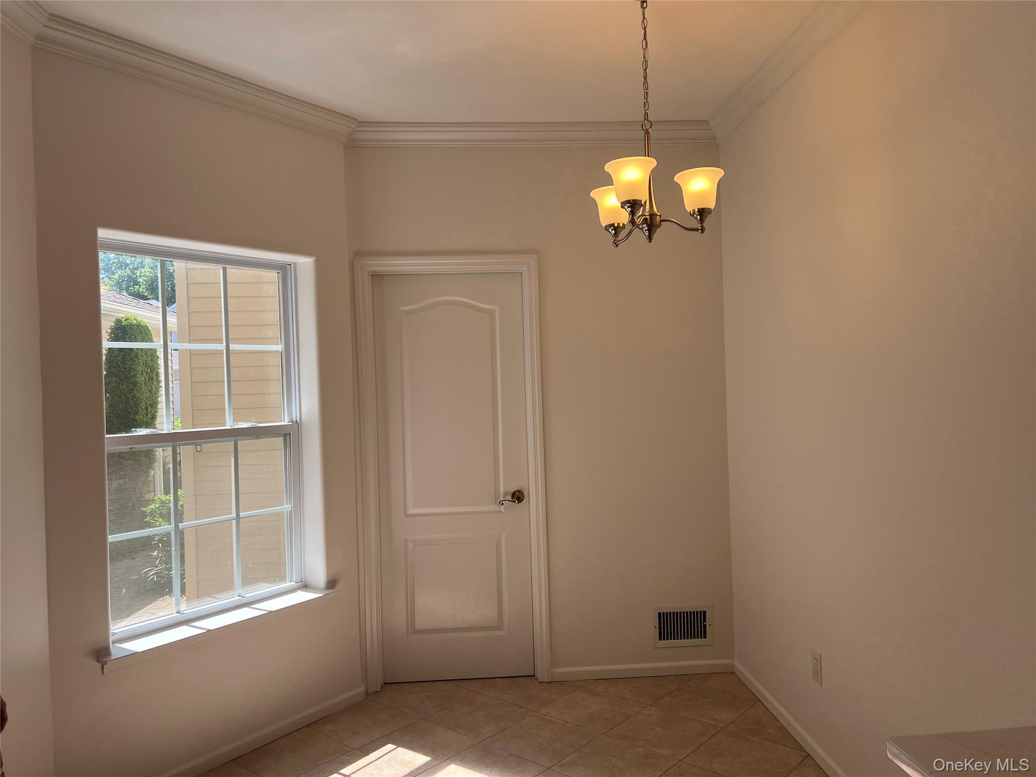 #5 photo, 85 Windwatch Drive, サフォーク郡 Hauppauge , NY 11788