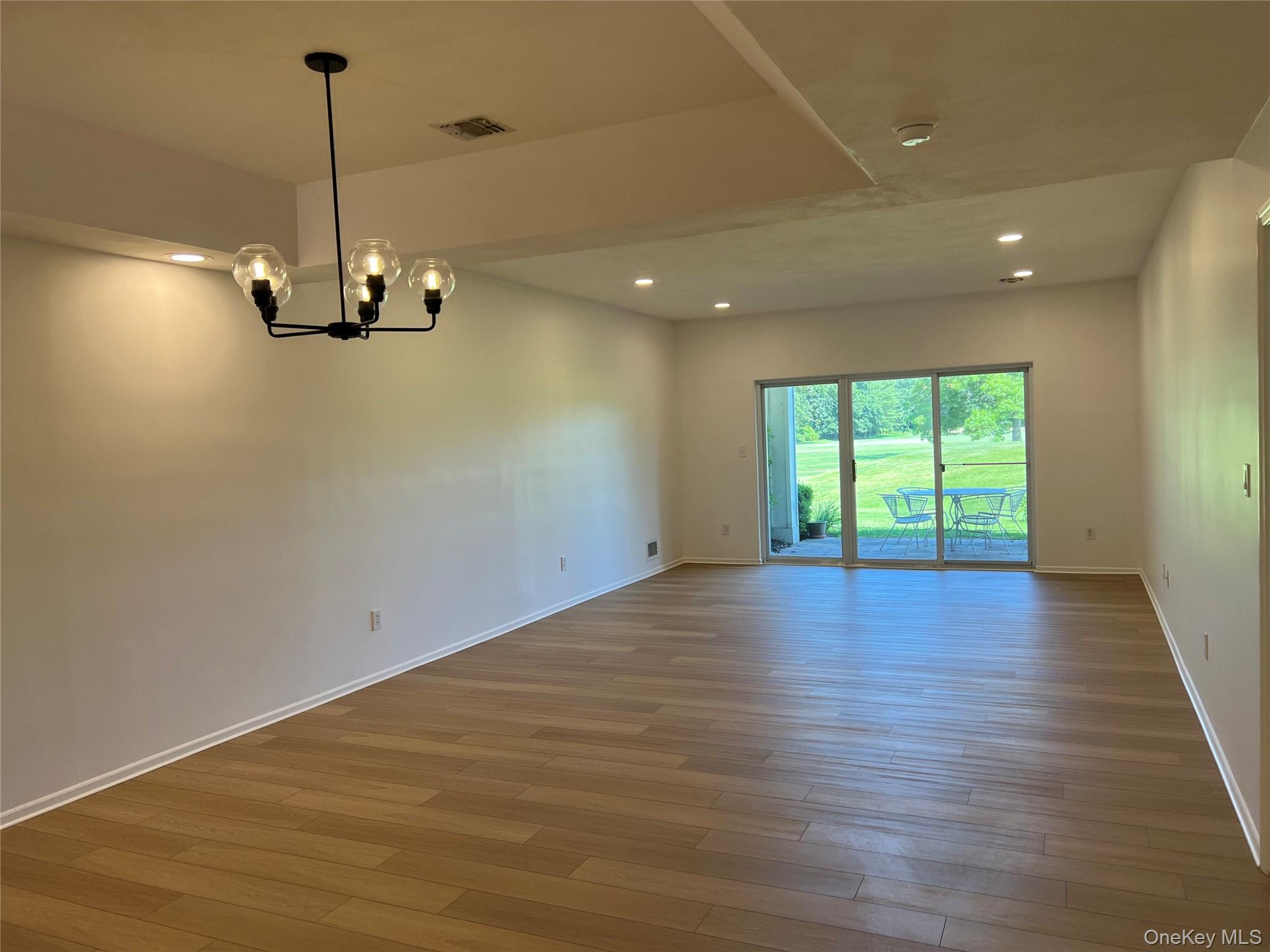 #8 photo, 85 Windwatch Drive, サフォーク郡 Hauppauge , NY 11788