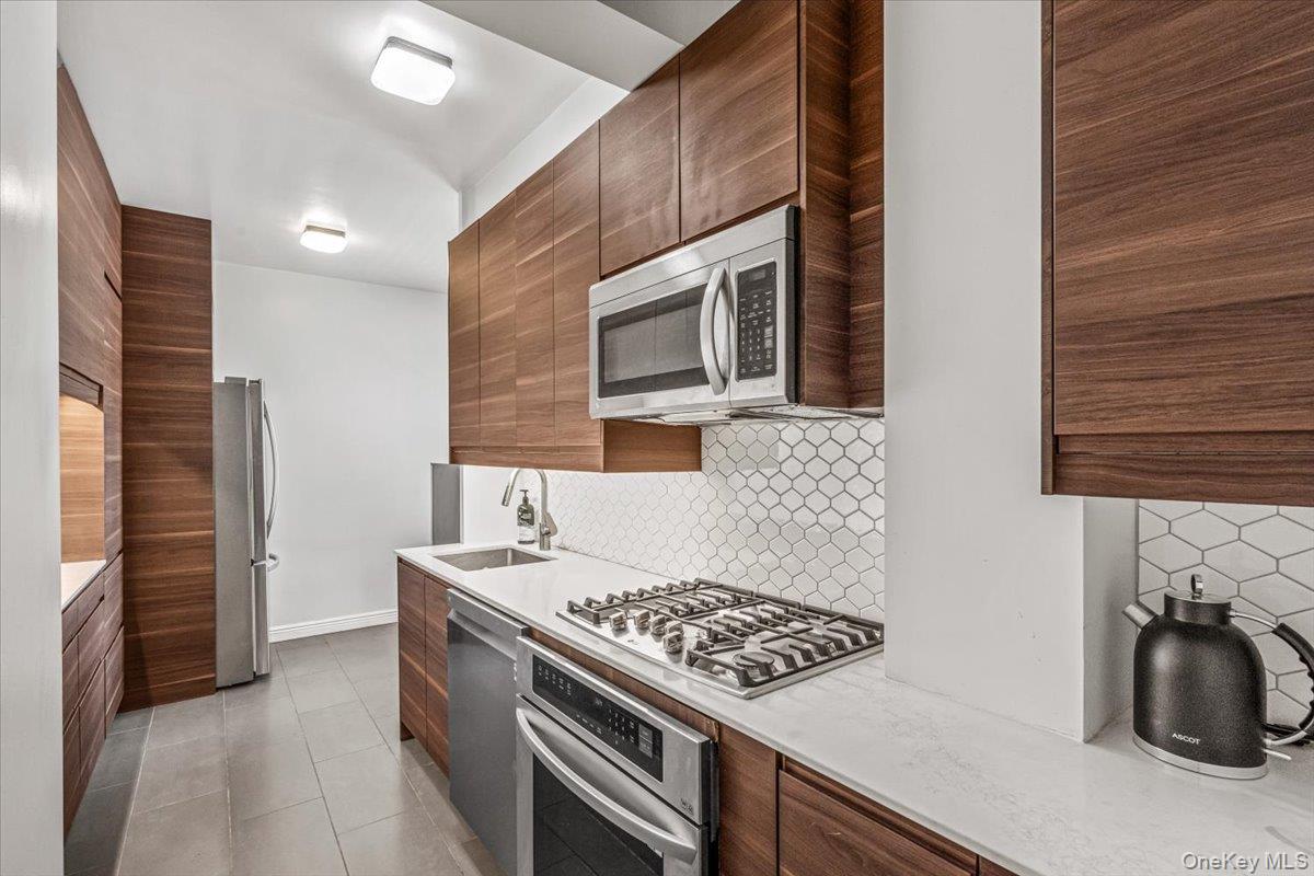 #9 photo, 99-40 63rd Road, クイーンズ区 Rego Park , NY 11374