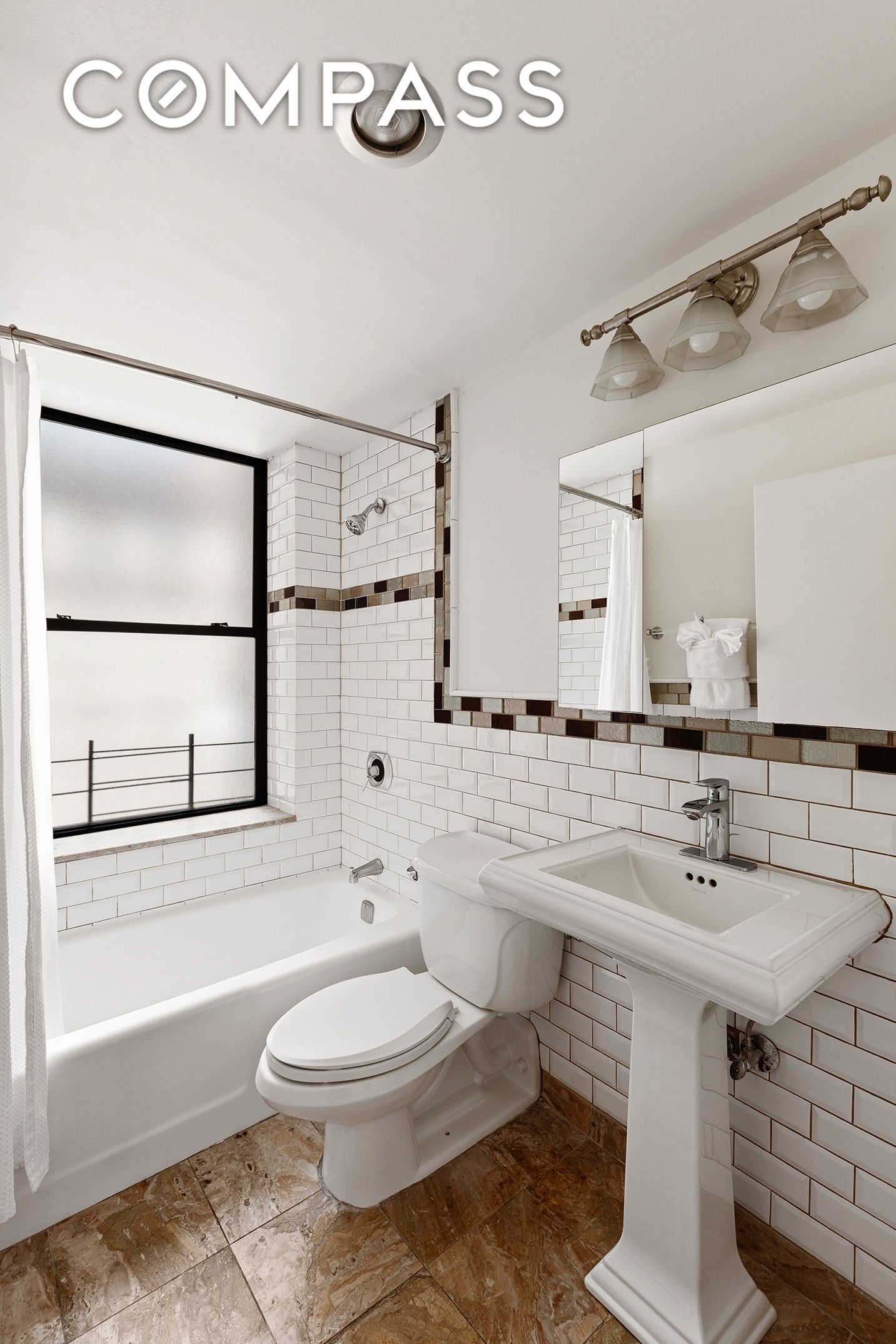 #6 photo, 150 W 51st Street, マンハッタン Theater District , NY 10019