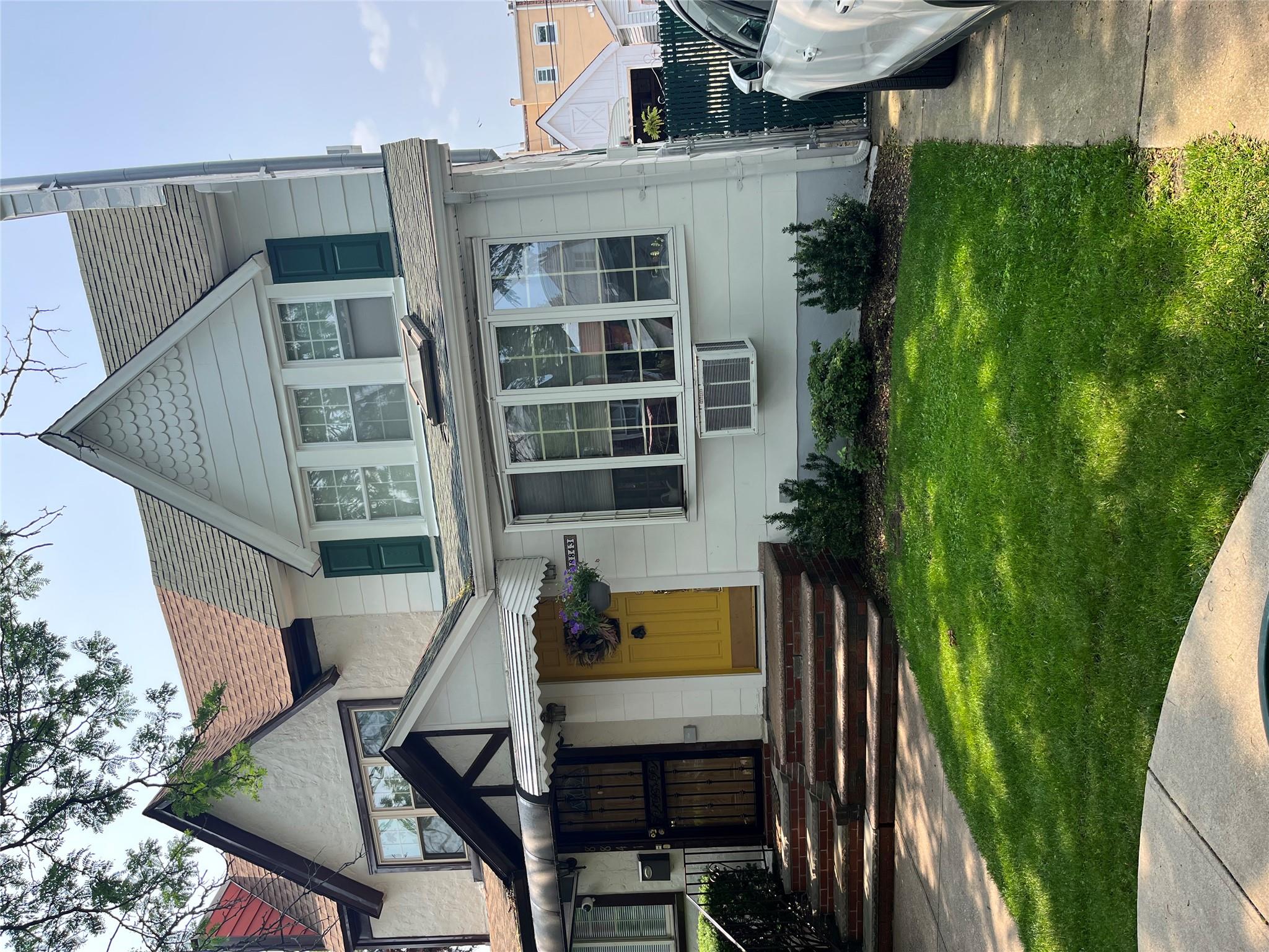 #1 photo, 88-43 75th Avenue, 뉴욕퀸즈 Glendale , NY 11385