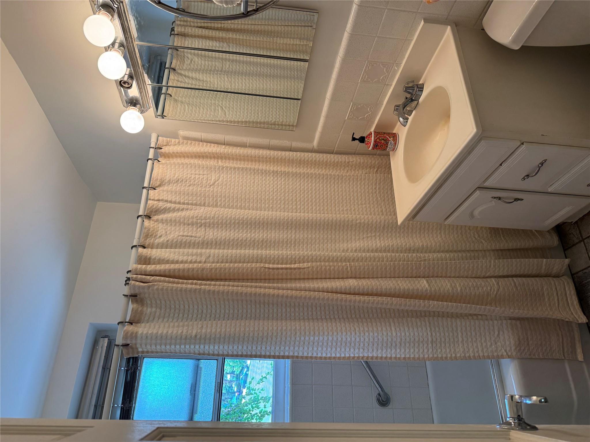 #11 photo, 211-40 18TH Avenue, كوينز Bayside , NY 11360