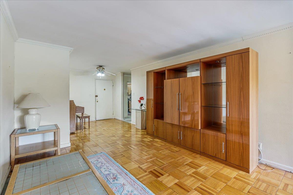 #2 photo, 211-40 18TH Avenue, كوينز Bayside , NY 11360