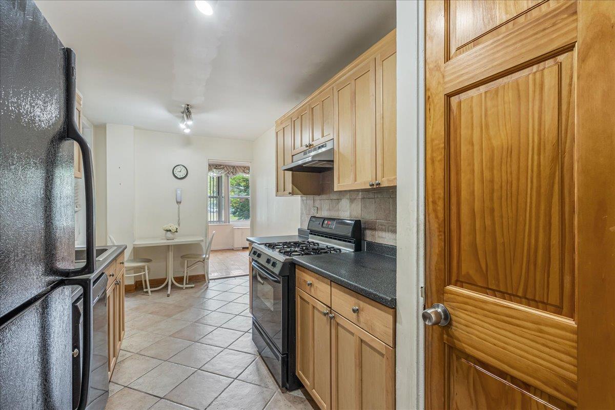 #7 photo, 211-40 18TH Avenue, كوينز Bayside , NY 11360