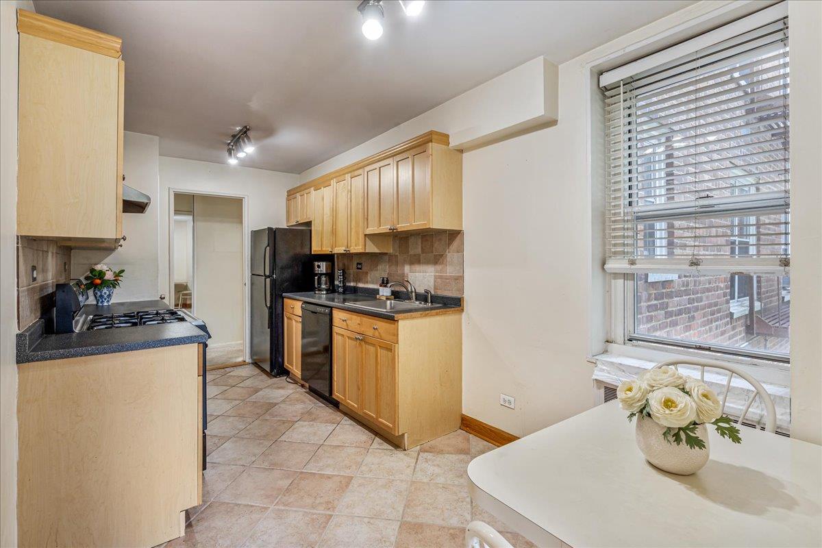 #8 photo, 211-40 18TH Avenue, كوينز Bayside , NY 11360