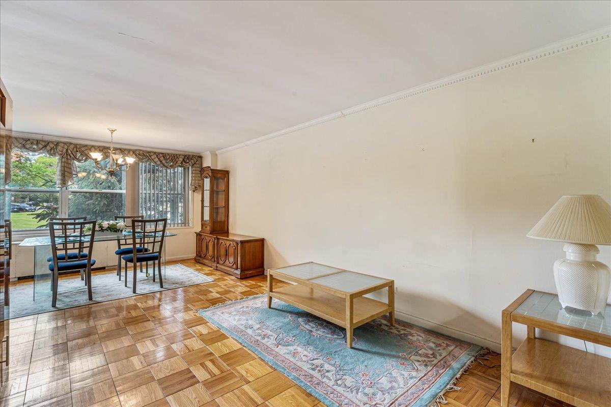 #9 photo, 211-40 18TH Avenue, كوينز Bayside , NY 11360