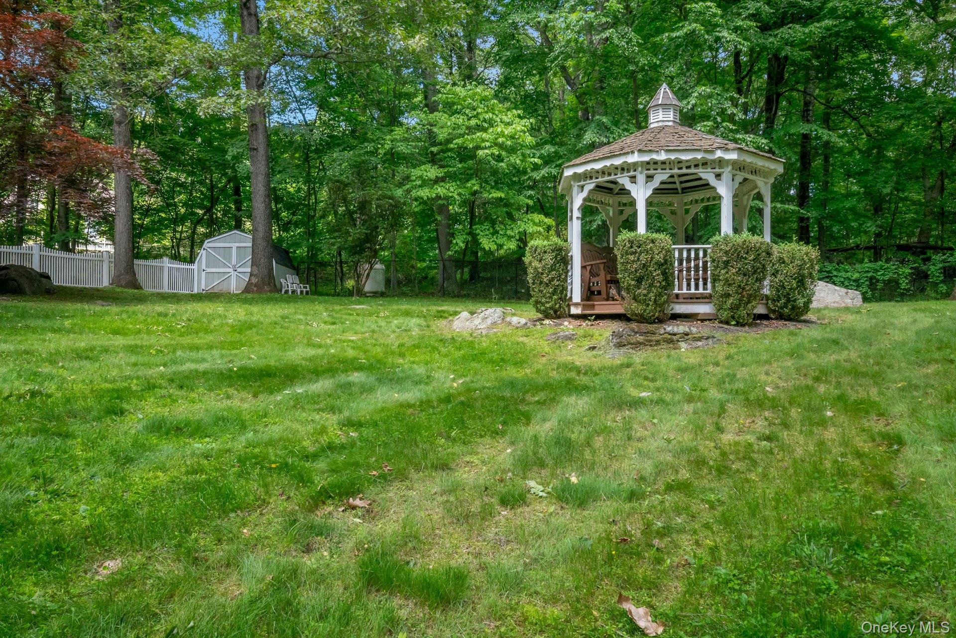 #8 photo, 12 Woodland Court, Bedford , NY 10506