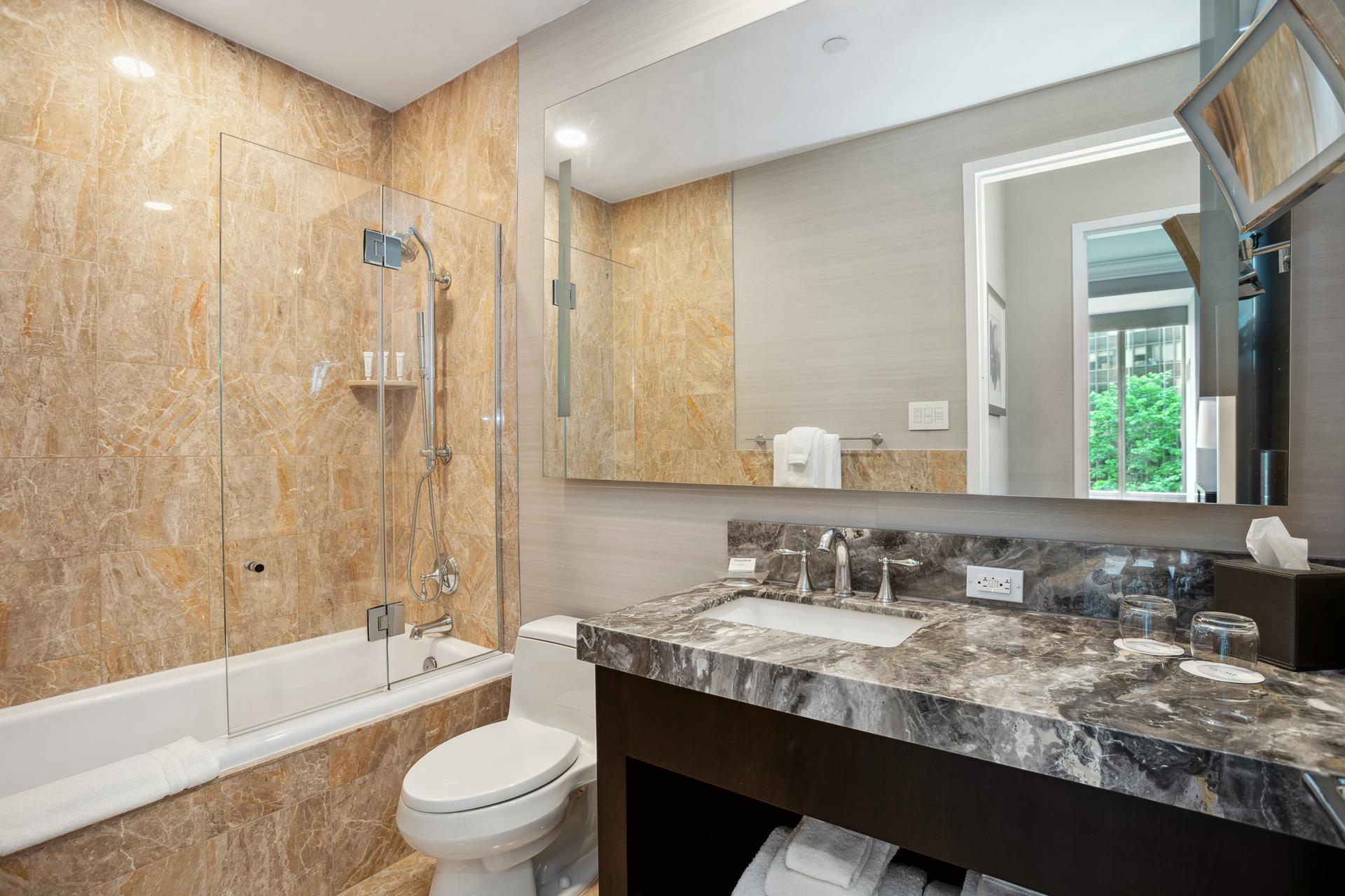 #9 photo, 1 CENTRAL Park W, マンハッタン Lincoln Square , NY 10023