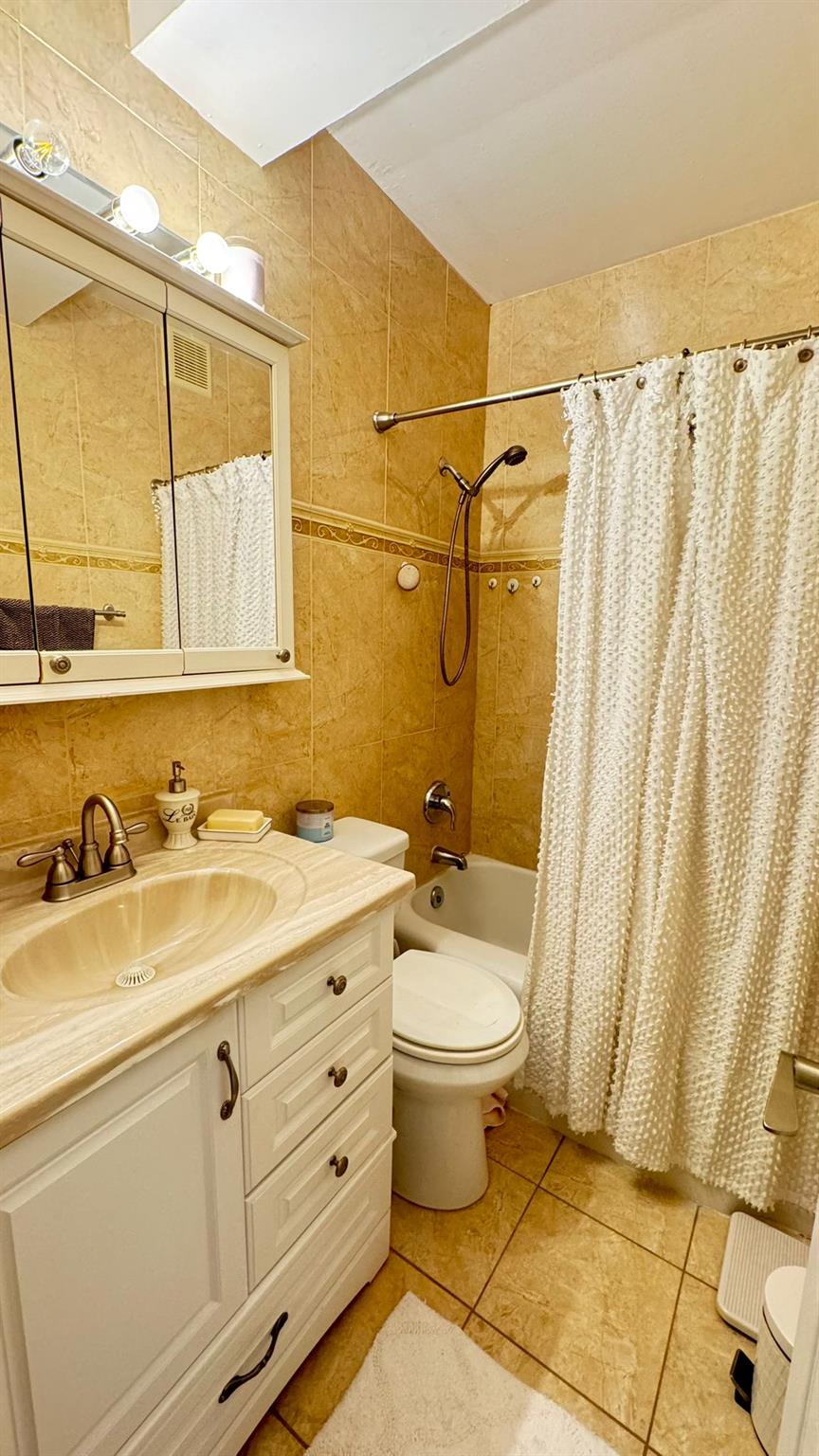 #11 photo, 99-05 63rd Drive, 皇后區 雷哥公園 Rego Park , NY 11374