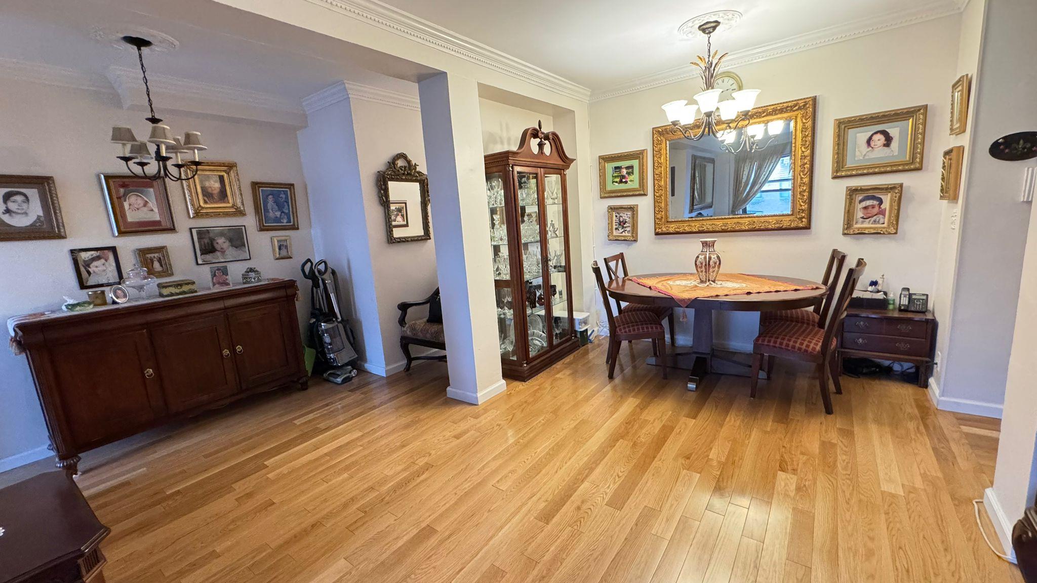 #4 photo, 99-05 63rd Drive, 皇后區 雷哥公園 Rego Park , NY 11374