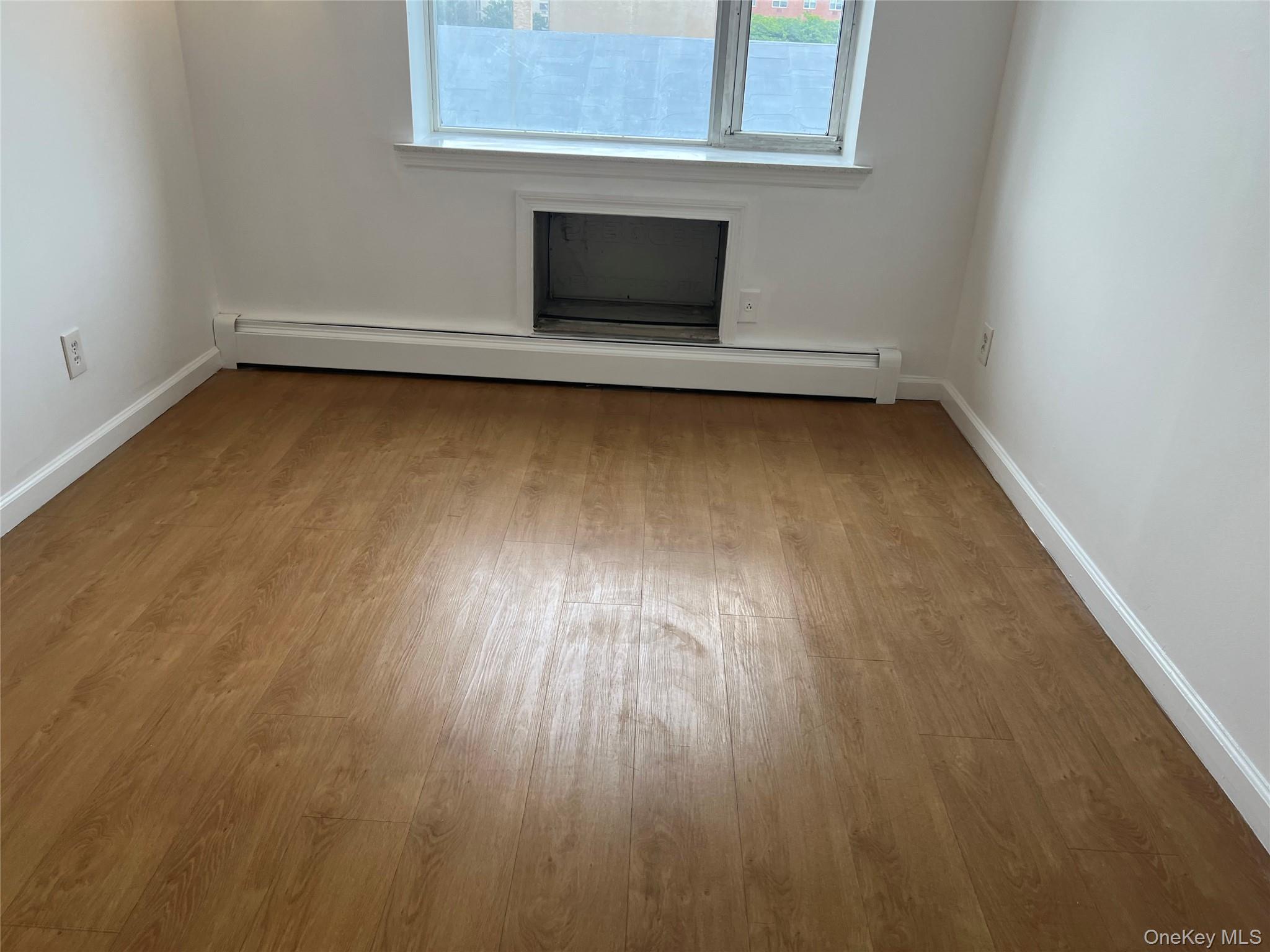 #4 photo, 55-05 98 Street, クイーンズ区 Corona , NY 11368