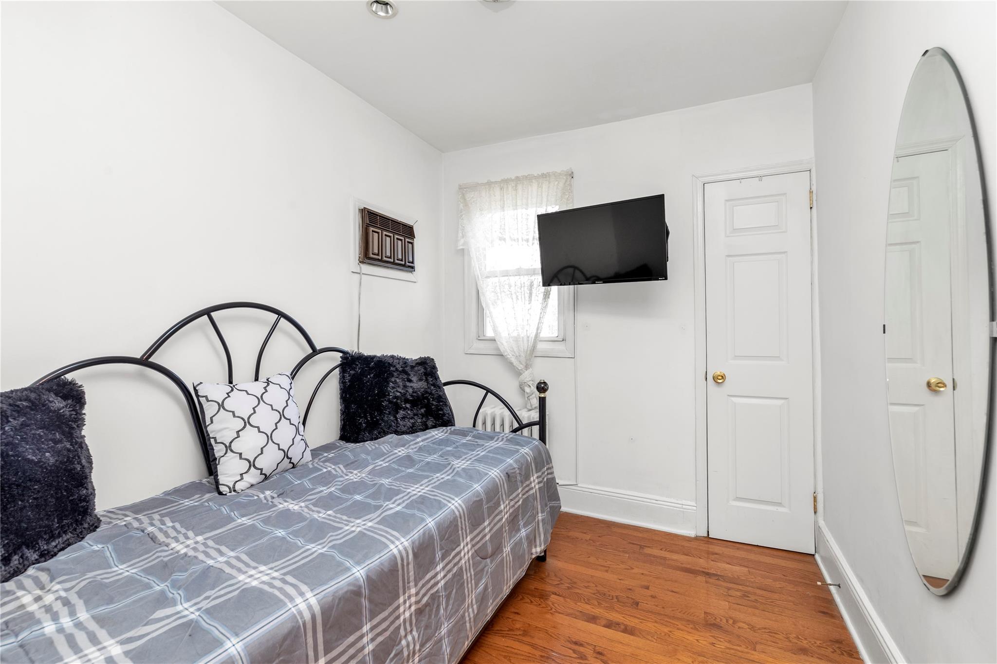 #12 photo, 181 Oak Street, West Hempstead , NY 11552