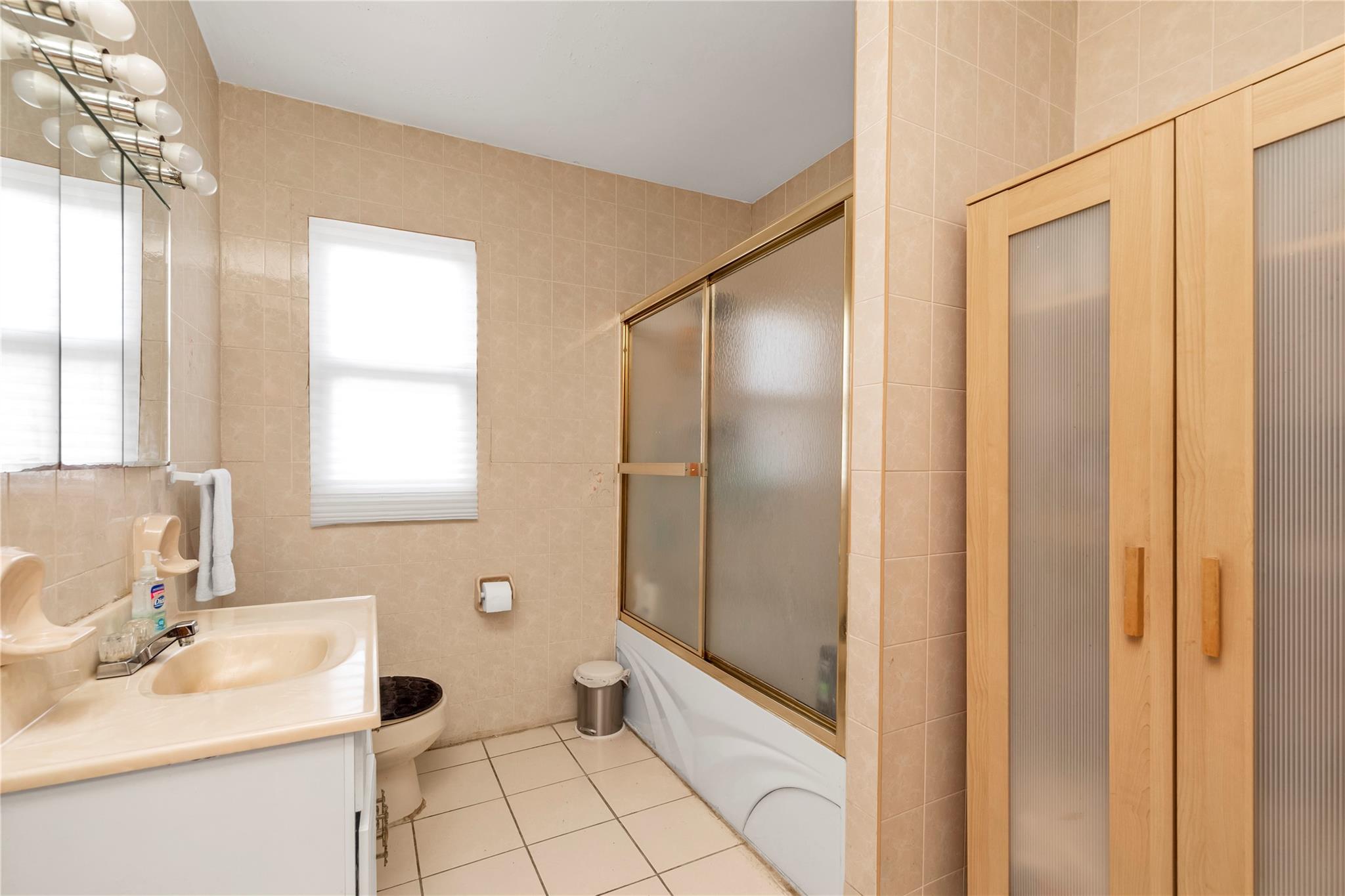 #14 photo, 181 Oak Street, West Hempstead , NY 11552