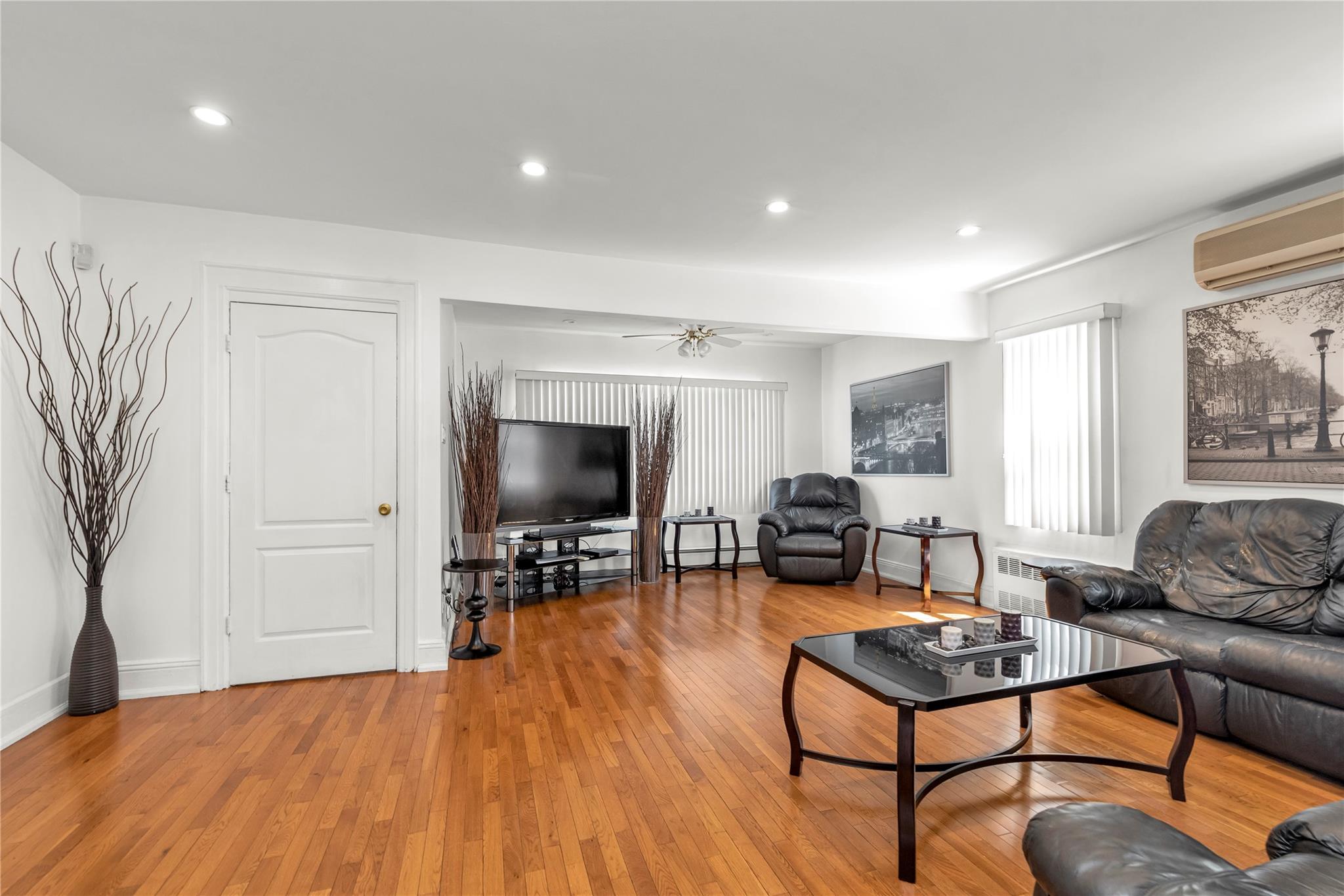 #4 photo, 181 Oak Street, West Hempstead , NY 11552