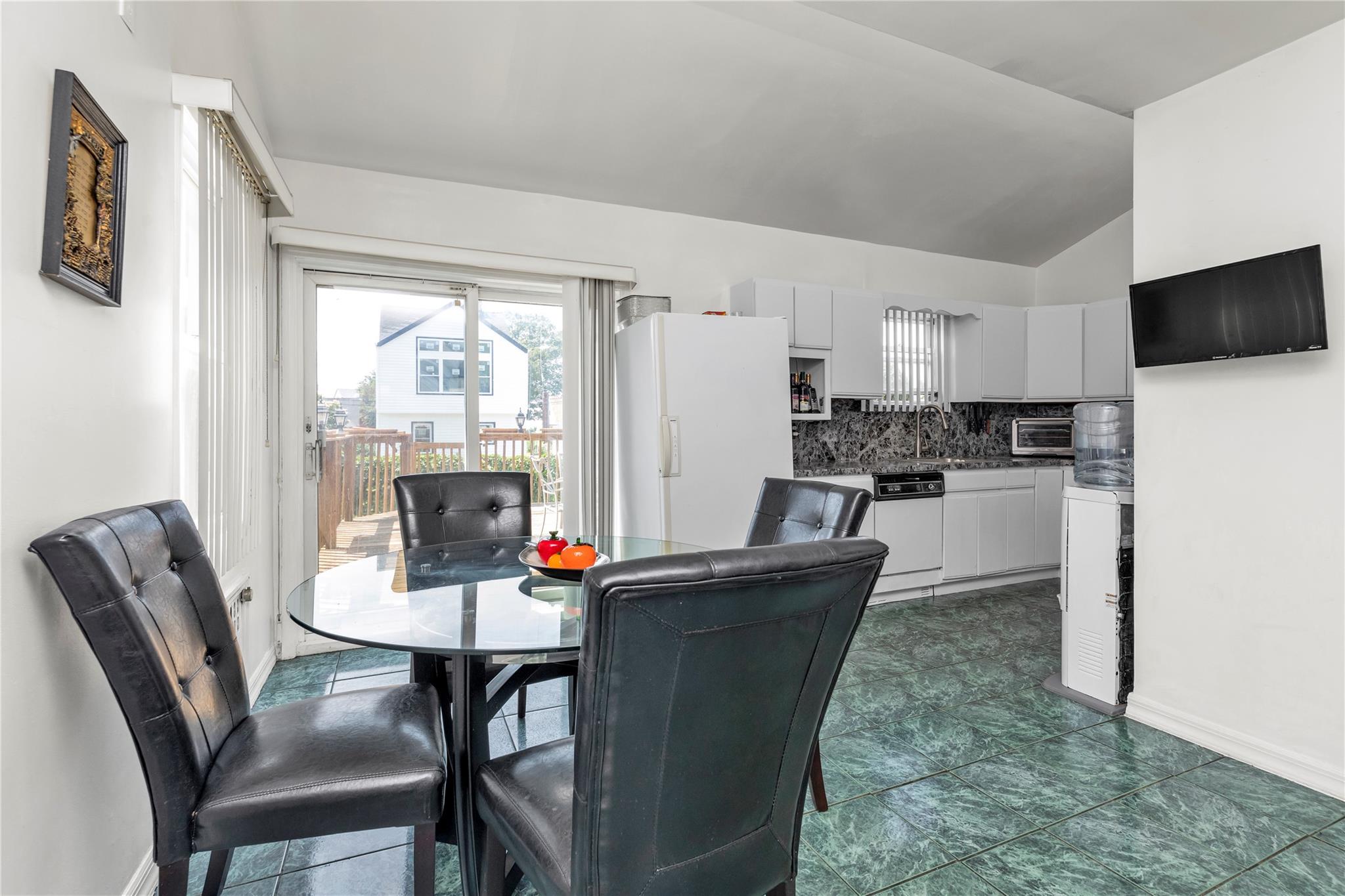 #8 photo, 181 Oak Street, West Hempstead , NY 11552