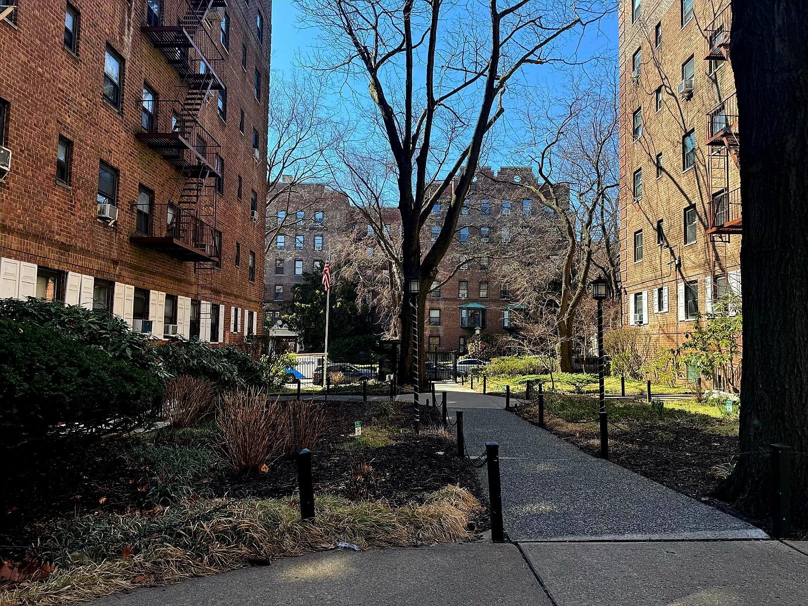 #2 photo, 83-83 118 Street, クイーンズ区 Kew Gardens , NY 11415