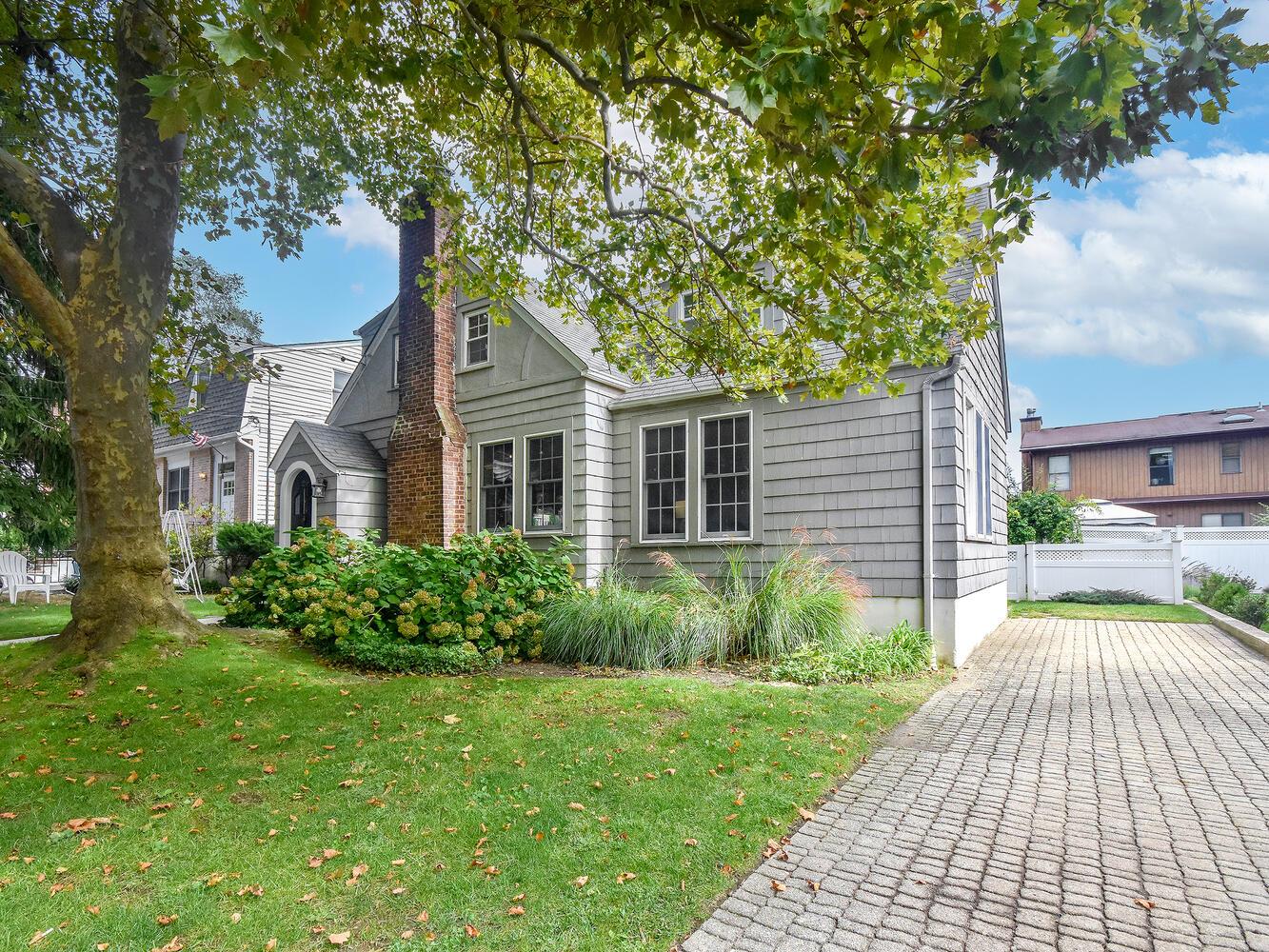 #1 photo, 20 Oldwood Road, Port Washington , NY 11050