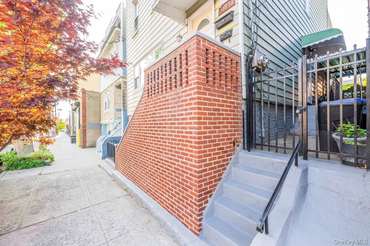 #15 photo, 5883 57th Road, クイーンズ区 Maspeth , NY 11378