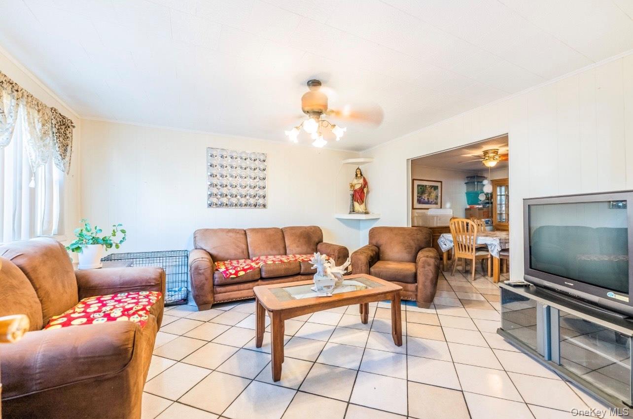 #5 photo, 5883 57th Road, クイーンズ区 Maspeth , NY 11378