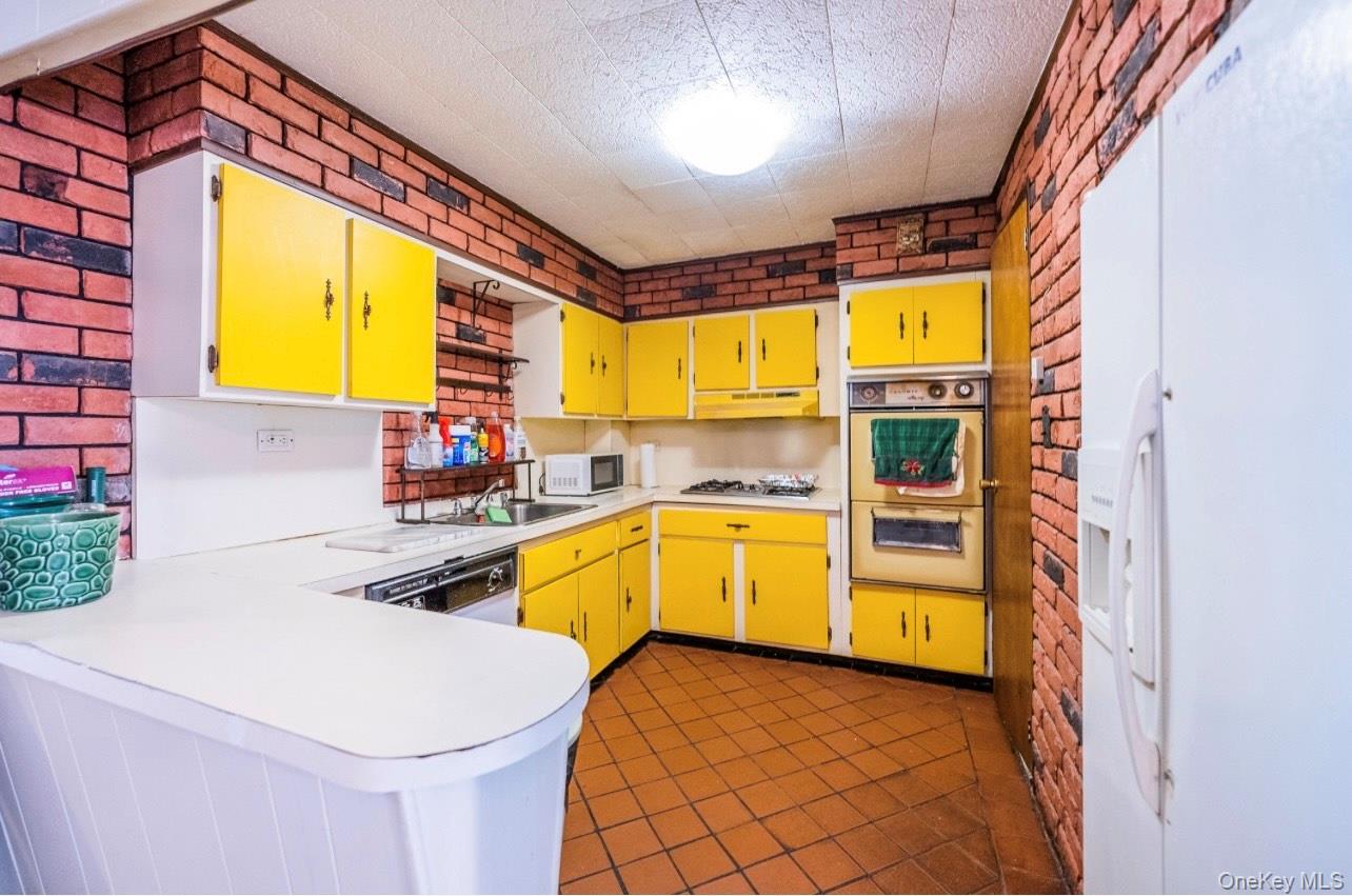 #8 photo, 5883 57th Road, クイーンズ区 Maspeth , NY 11378