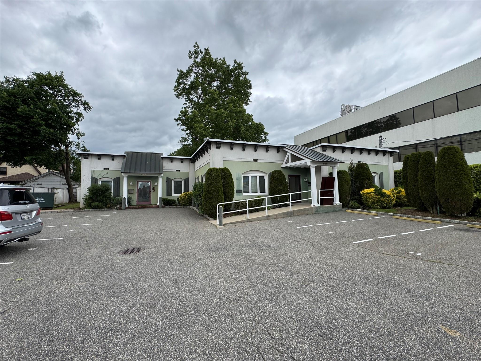 #4 photo, 293 Castle Avenue, ナッソー郡 Westbury , NY 11590