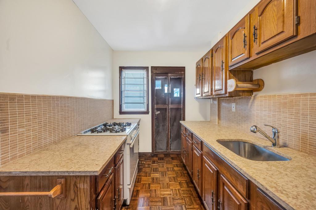 #13 photo, 11467 202nd Street, Saint Albans , NY 11412