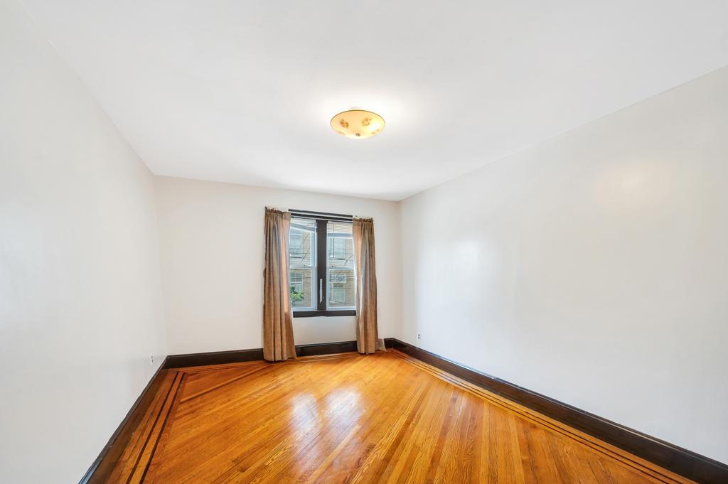 #14 photo, 11467 202nd Street, Saint Albans , NY 11412