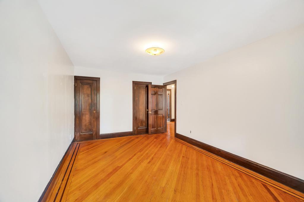 #15 photo, 11467 202nd Street, Saint Albans , NY 11412