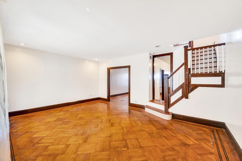 #6 photo, 11467 202nd Street, Saint Albans , NY 11412