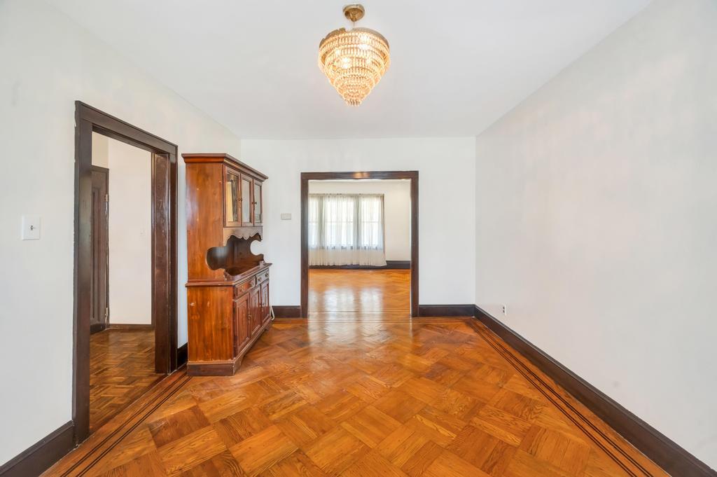 #7 photo, 11467 202nd Street, Saint Albans , NY 11412