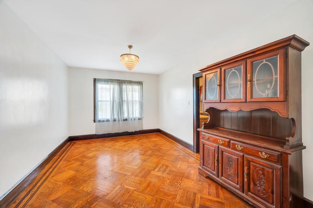 #9 photo, 11467 202nd Street, Saint Albans , NY 11412