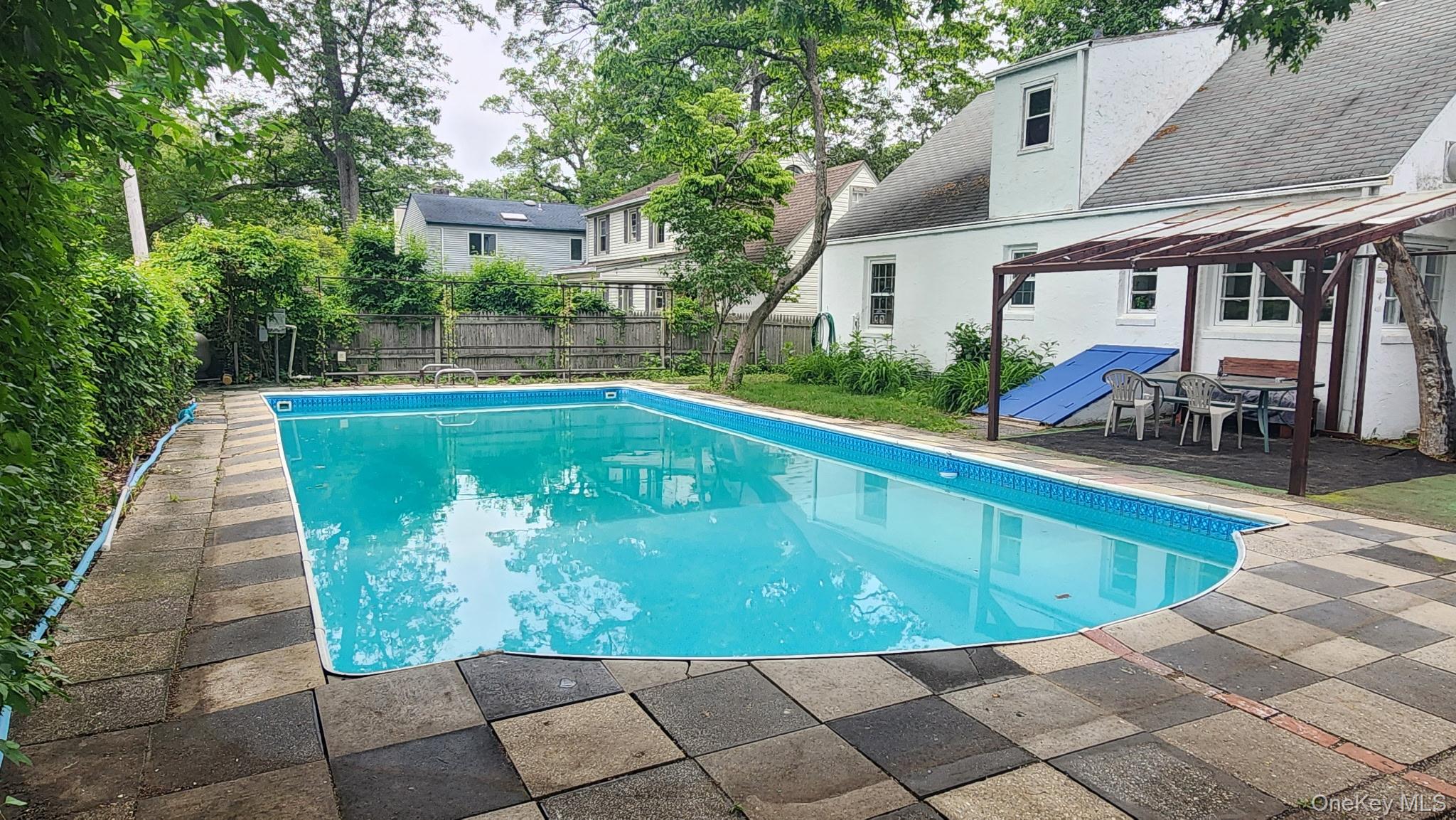 #2 photo, 163 Scarcliffe Drive, Malverne , NY 11565