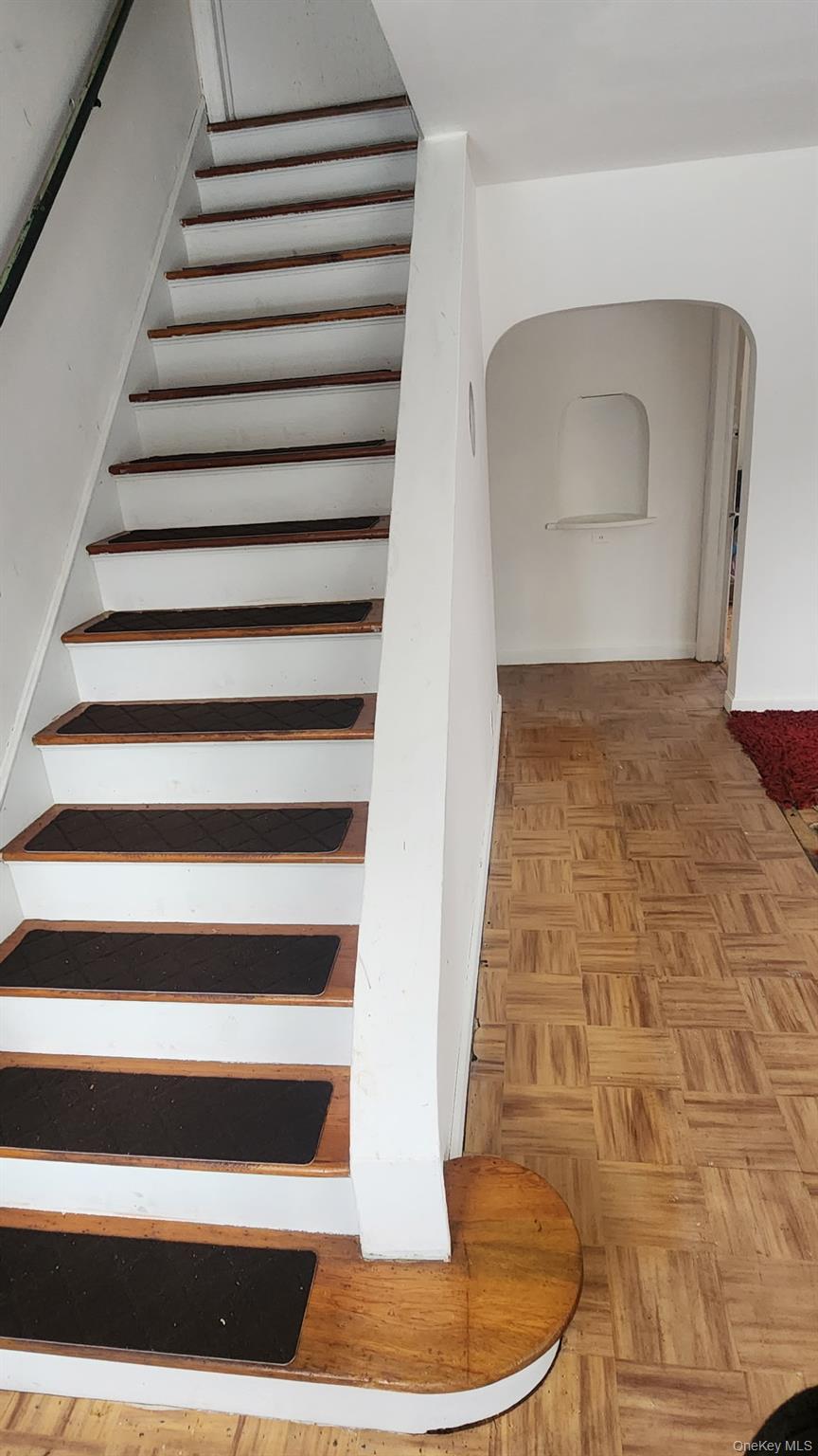 #7 photo, 163 Scarcliffe Drive, Malverne , NY 11565