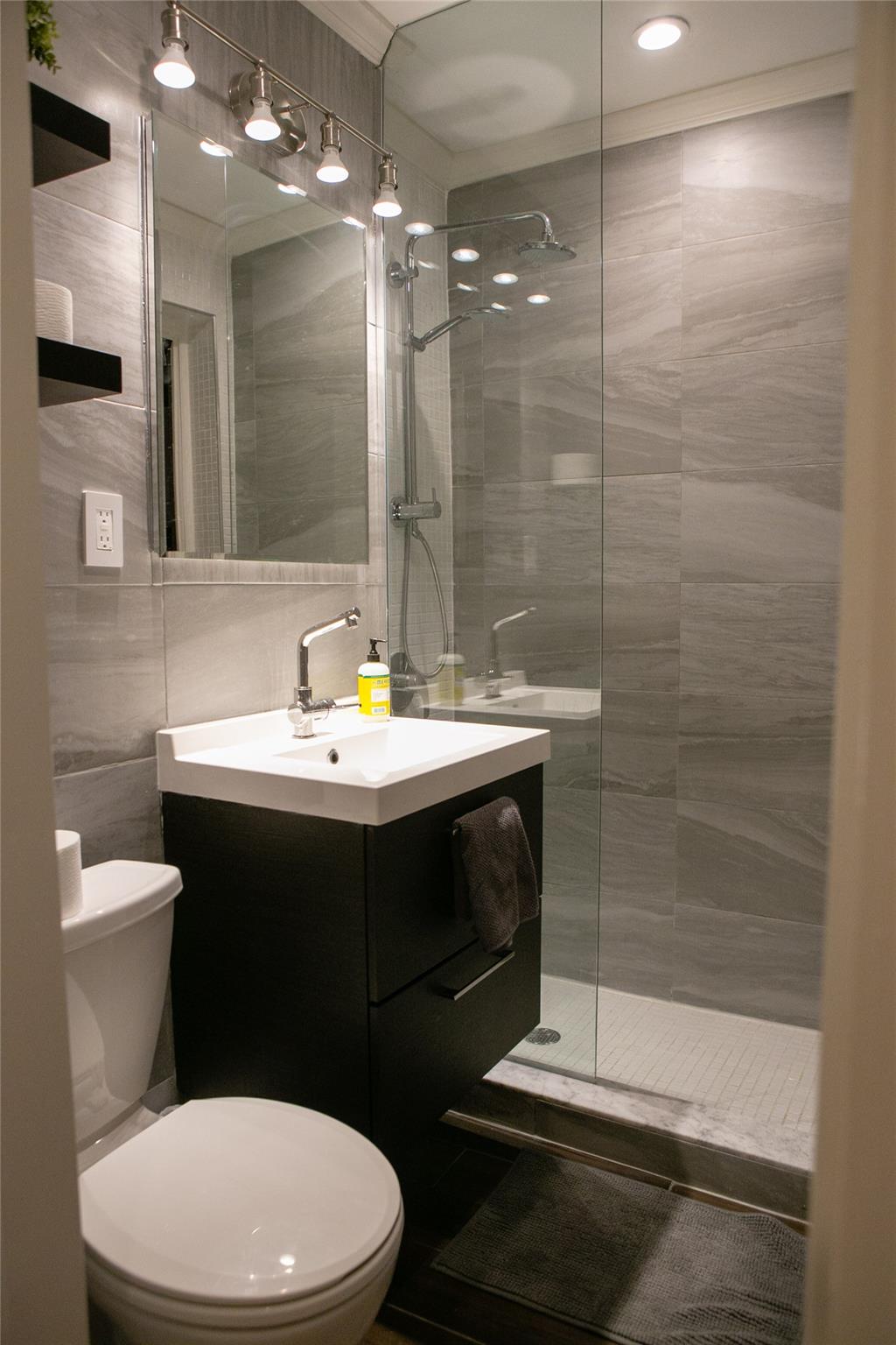 #9 photo, 2549 42nd Street, クイーンズ区 Astoria , NY 11103