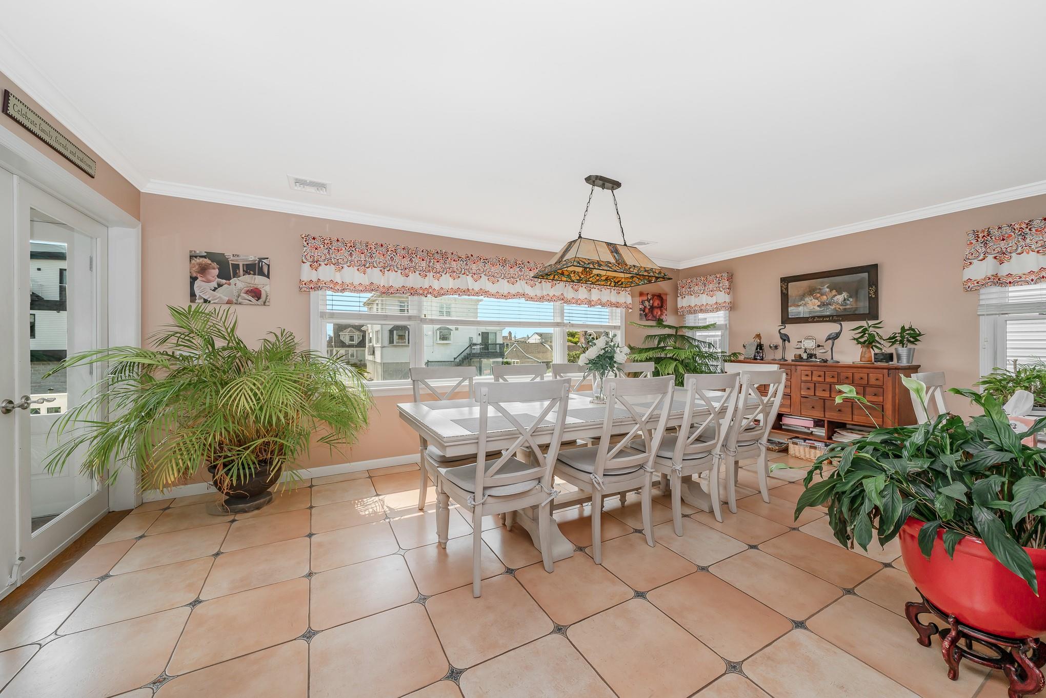 #10 photo, 106 Irving Avenue, ナッソー郡 Freeport , NY 11520