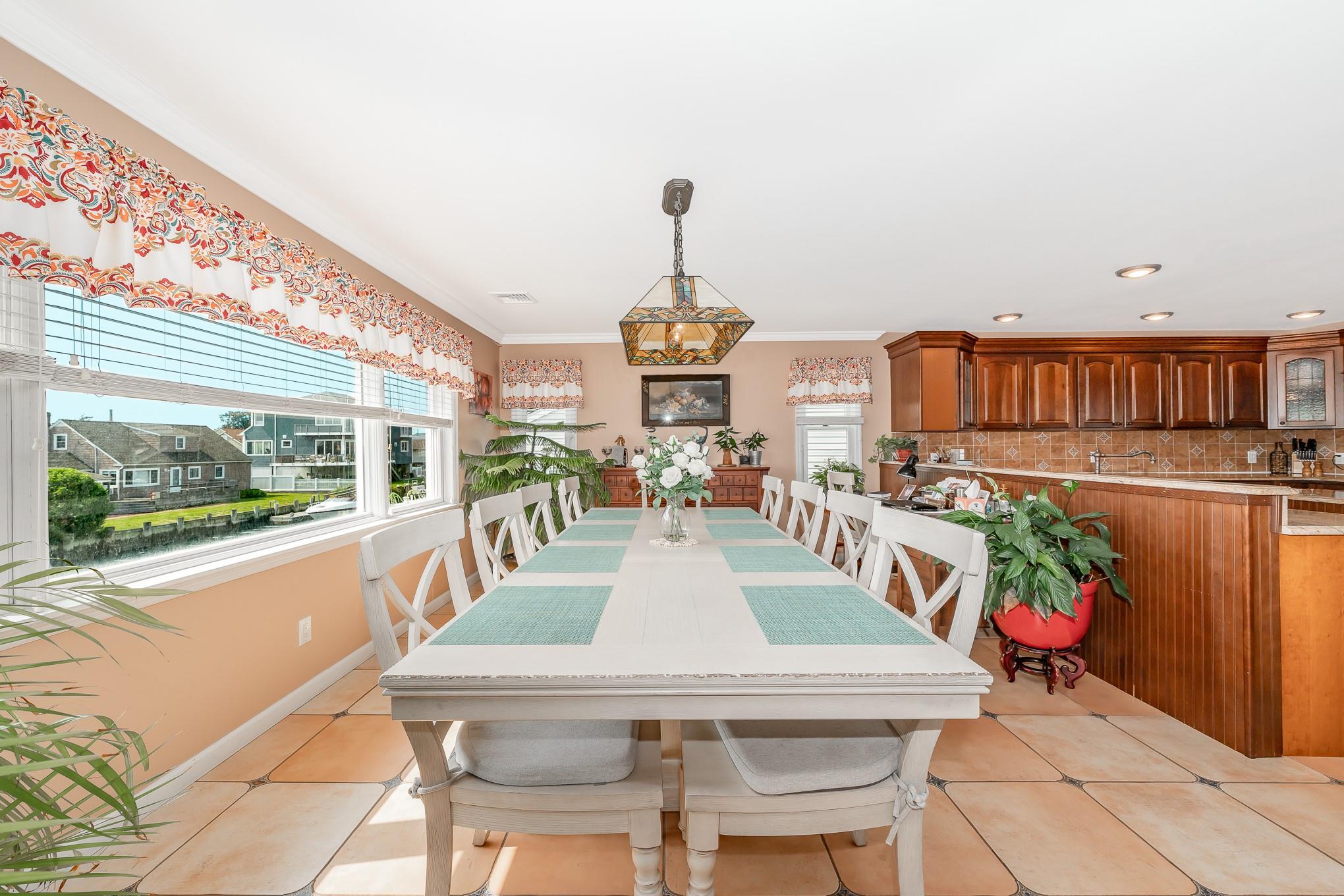 #11 photo, 106 Irving Avenue, ナッソー郡 Freeport , NY 11520