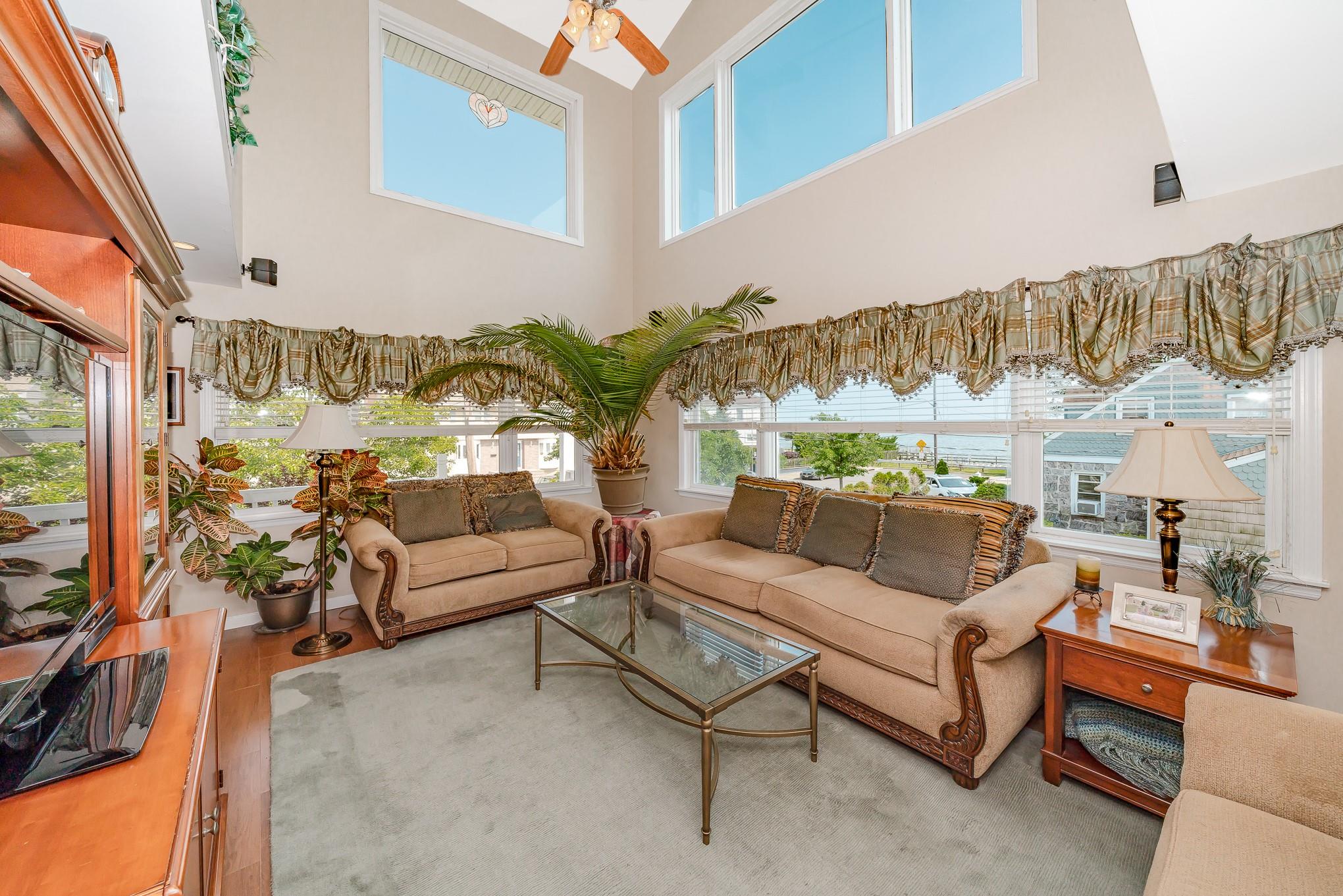 #14 photo, 106 Irving Avenue, ナッソー郡 Freeport , NY 11520