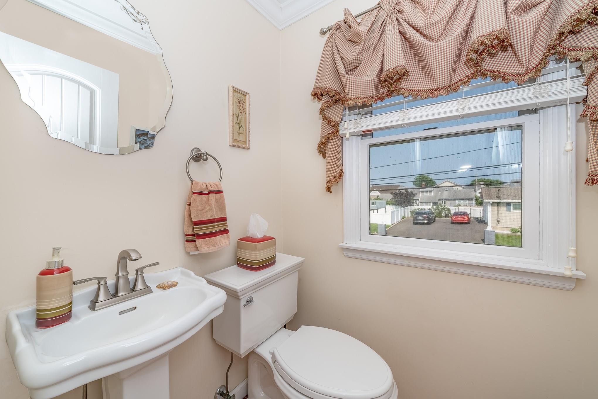 #16 photo, 106 Irving Avenue, ナッソー郡 Freeport , NY 11520