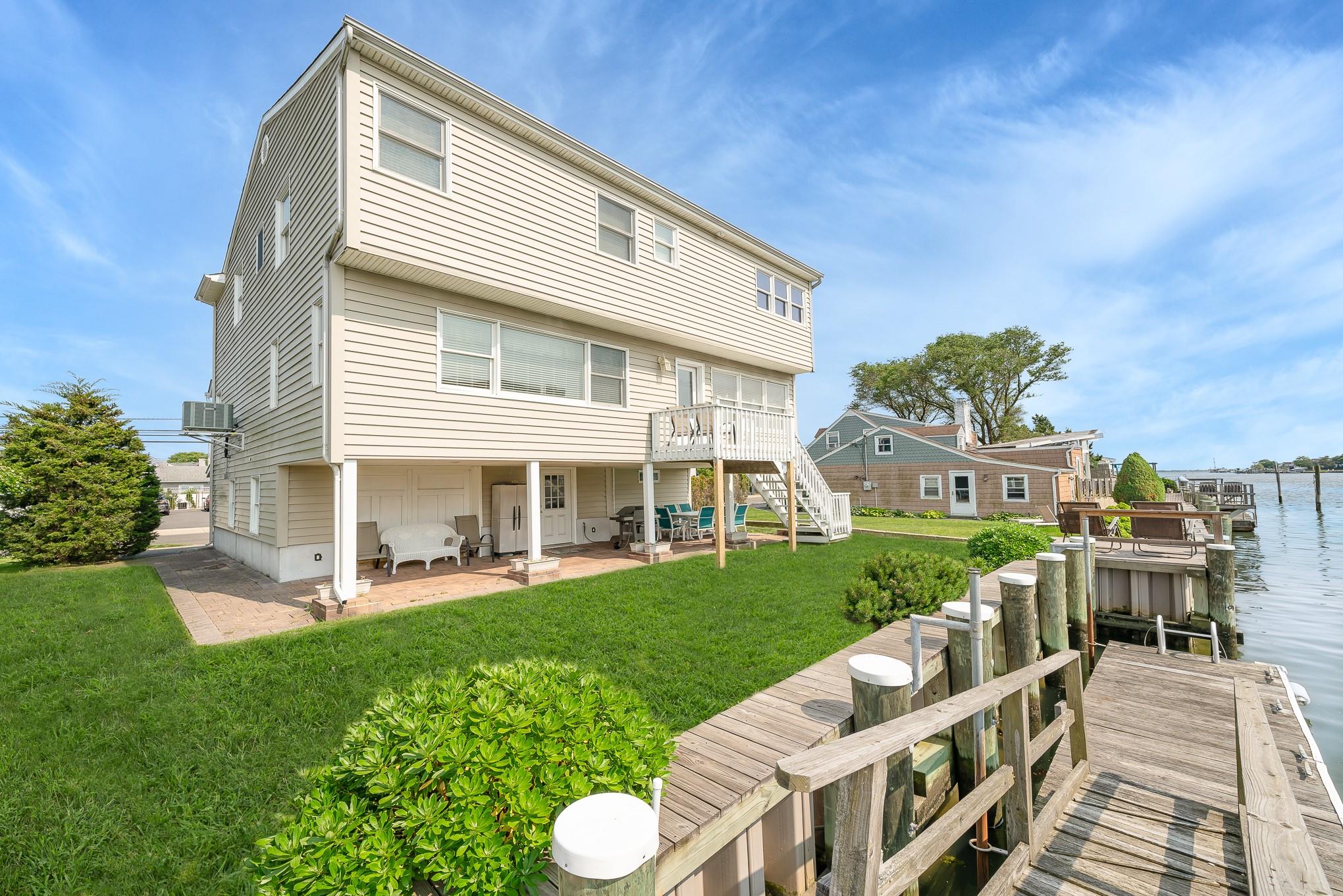 #3 photo, 106 Irving Avenue, ナッソー郡 Freeport , NY 11520