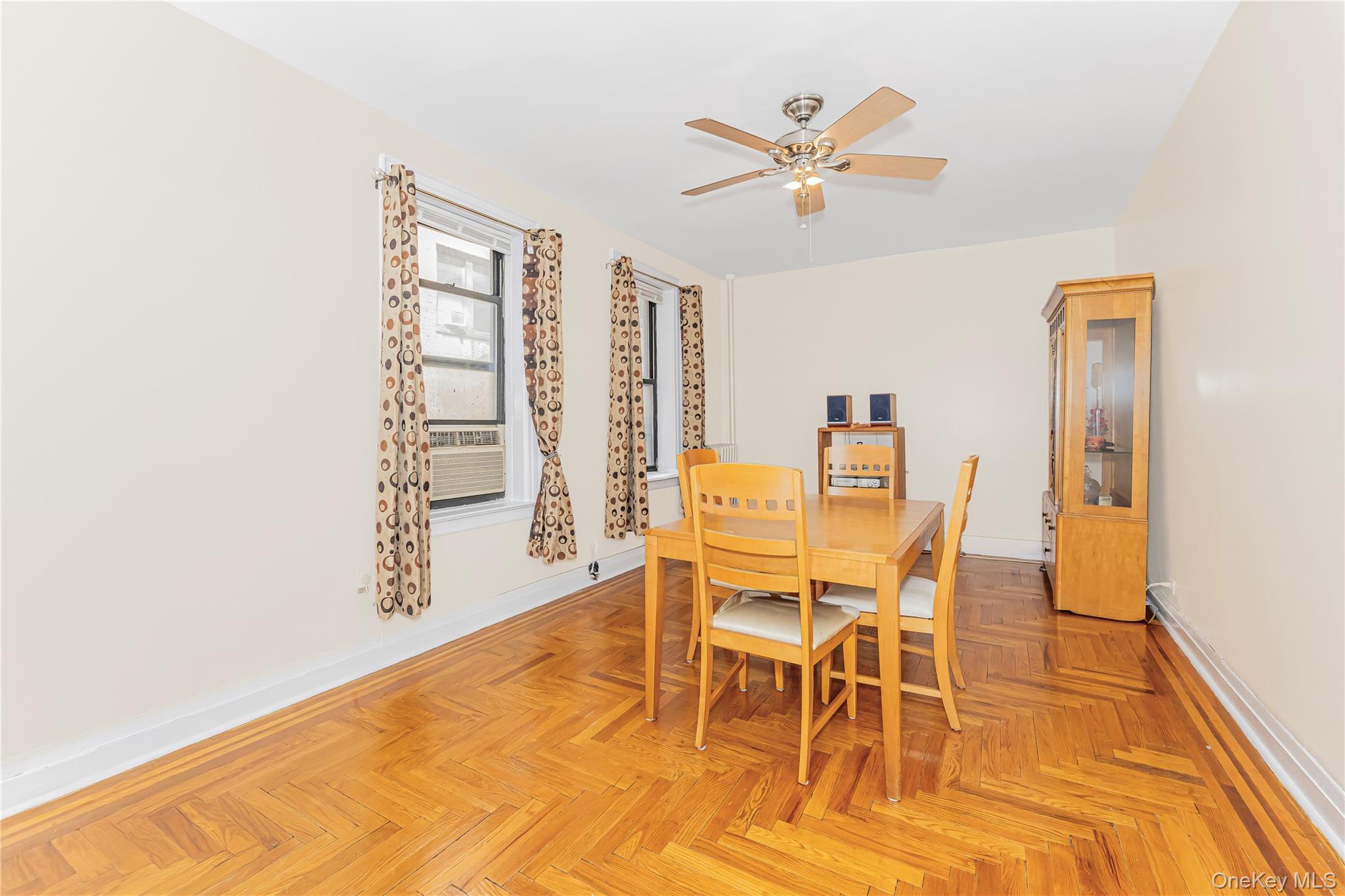 #3 photo, 2187 Holland Avenue, ブロンクス区 Bronx , NY 10462