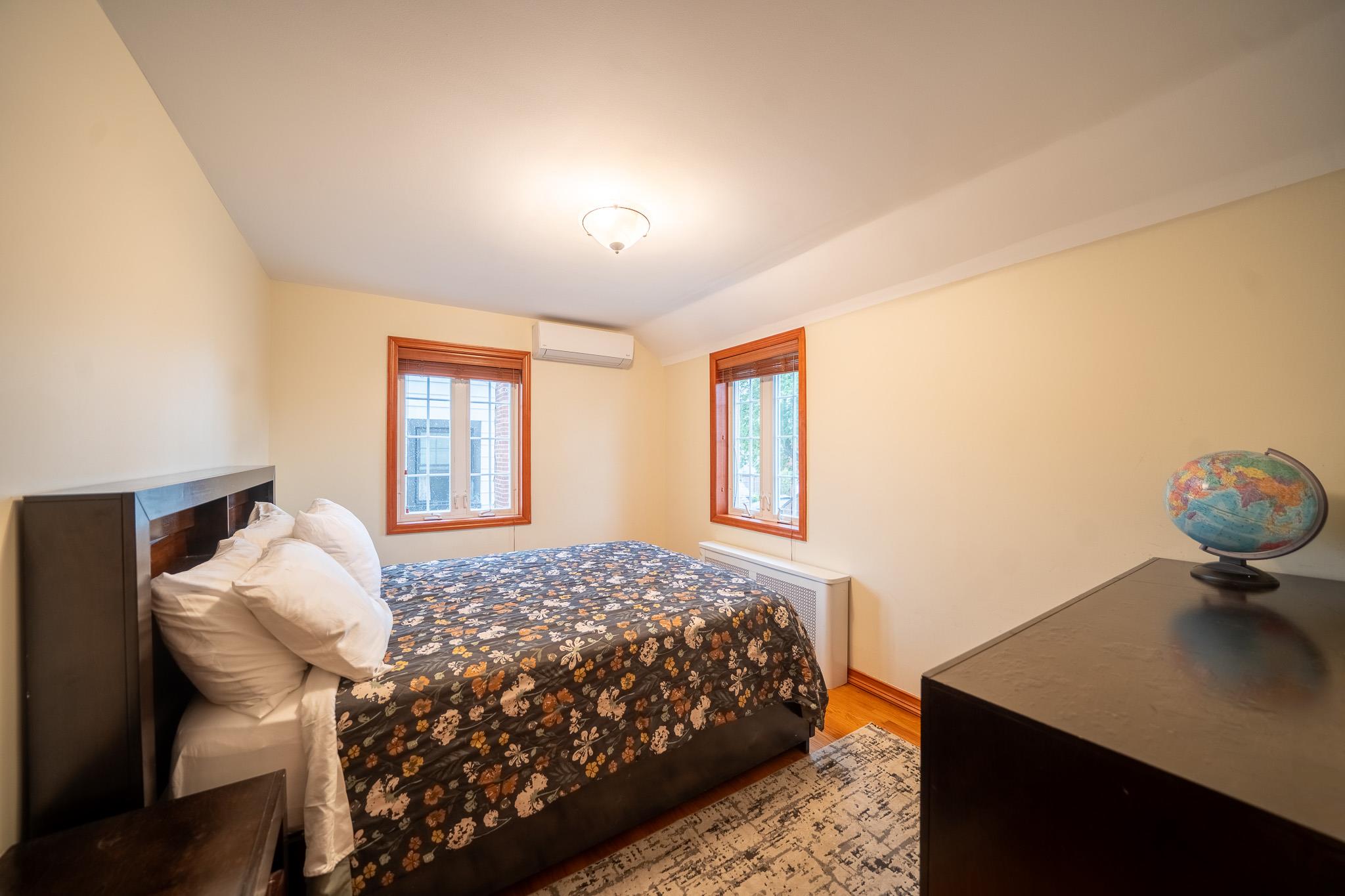 #16 photo, 67-23 182nd Street, Fresh Meadows , NY 11365