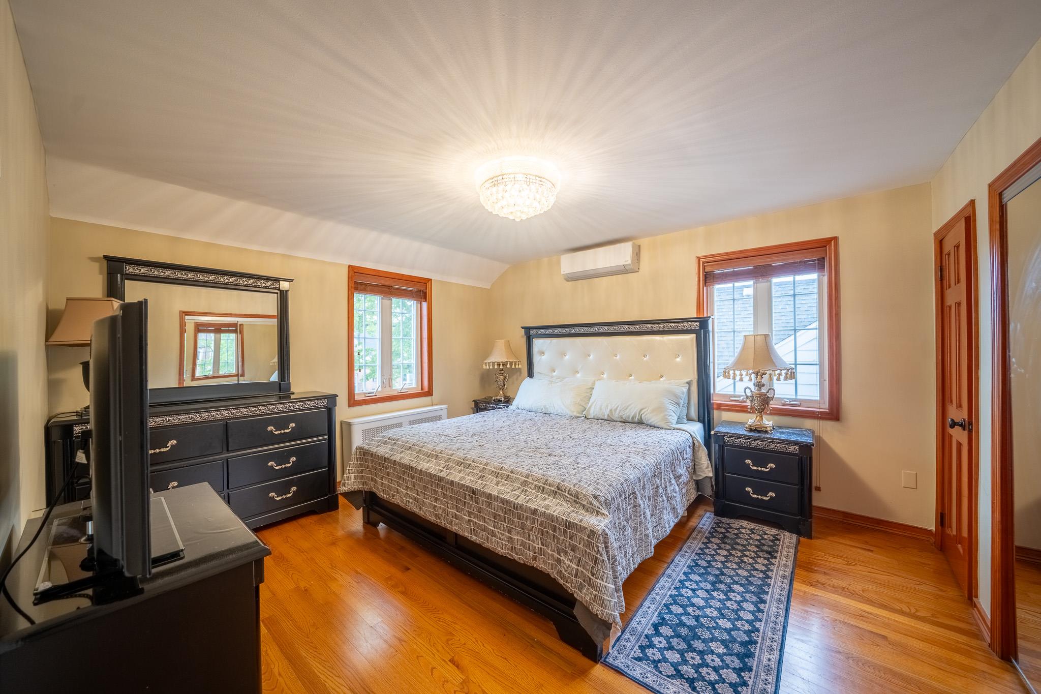 #17 photo, 67-23 182nd Street, Fresh Meadows , NY 11365