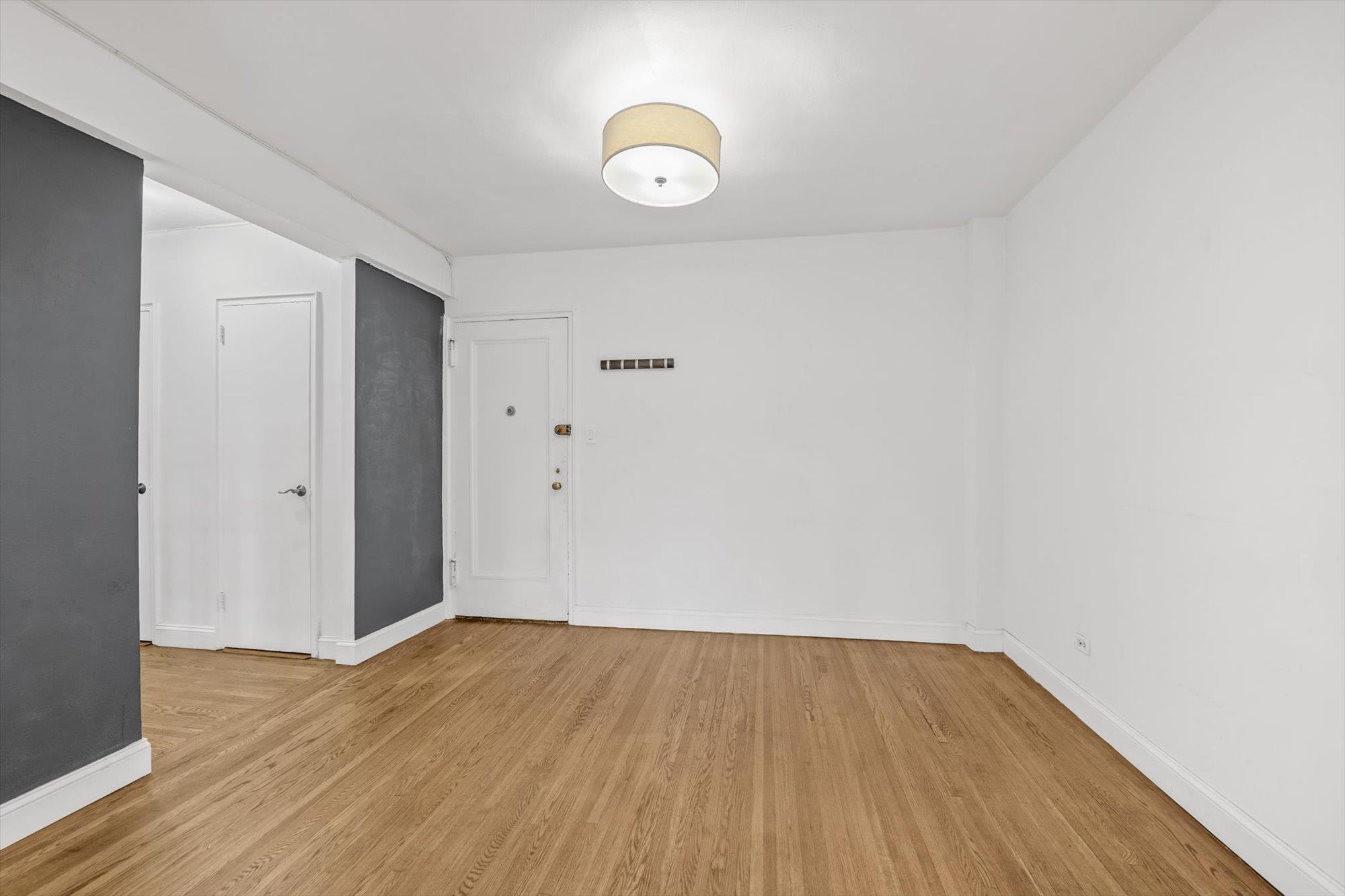 #7 photo, 83-33 Austin Street, クイーンズ区 Kew Gardens , NY 11415