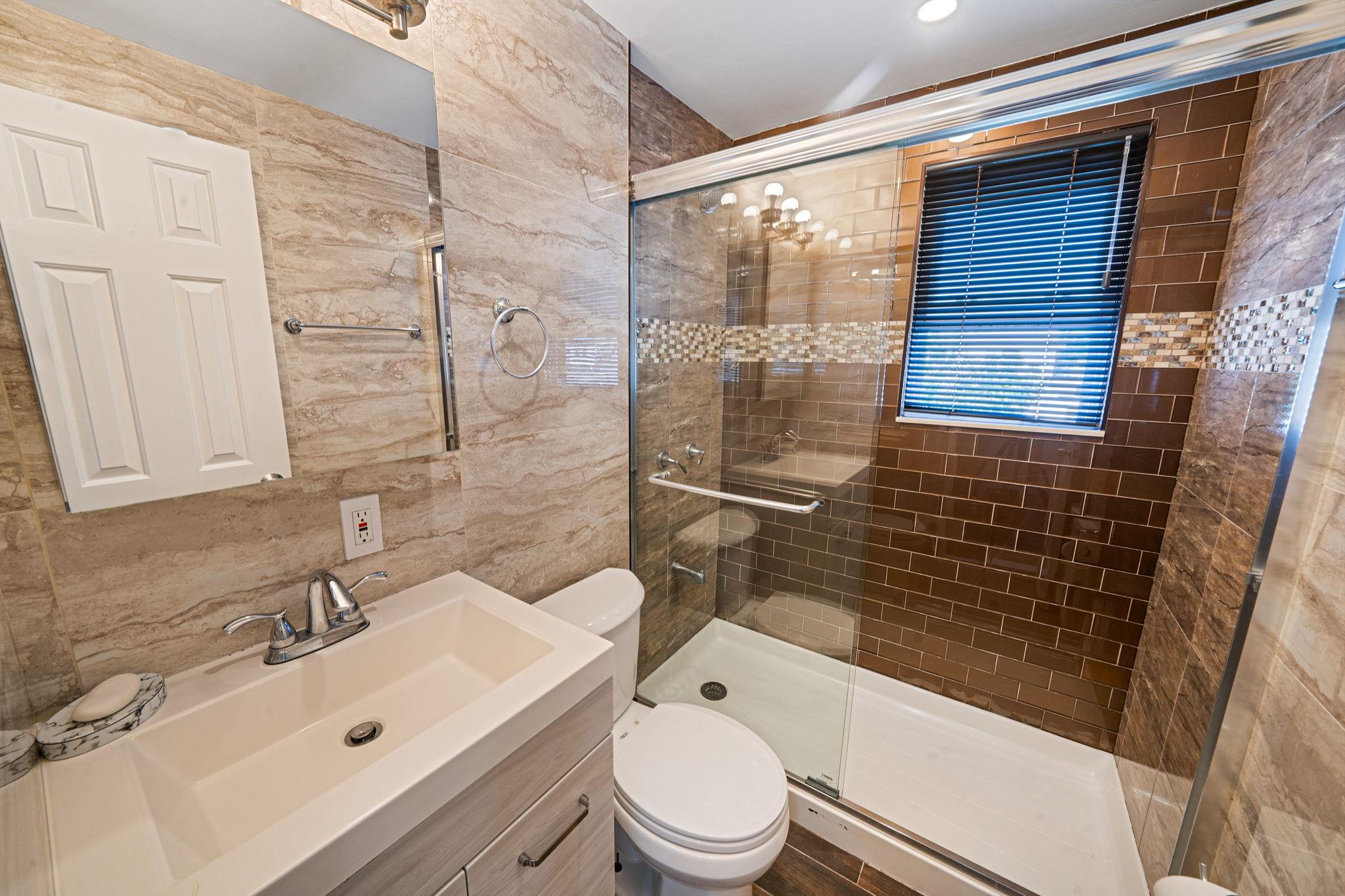 #18 photo, 859 Franklin Avenue, Valley Stream , NY 11580