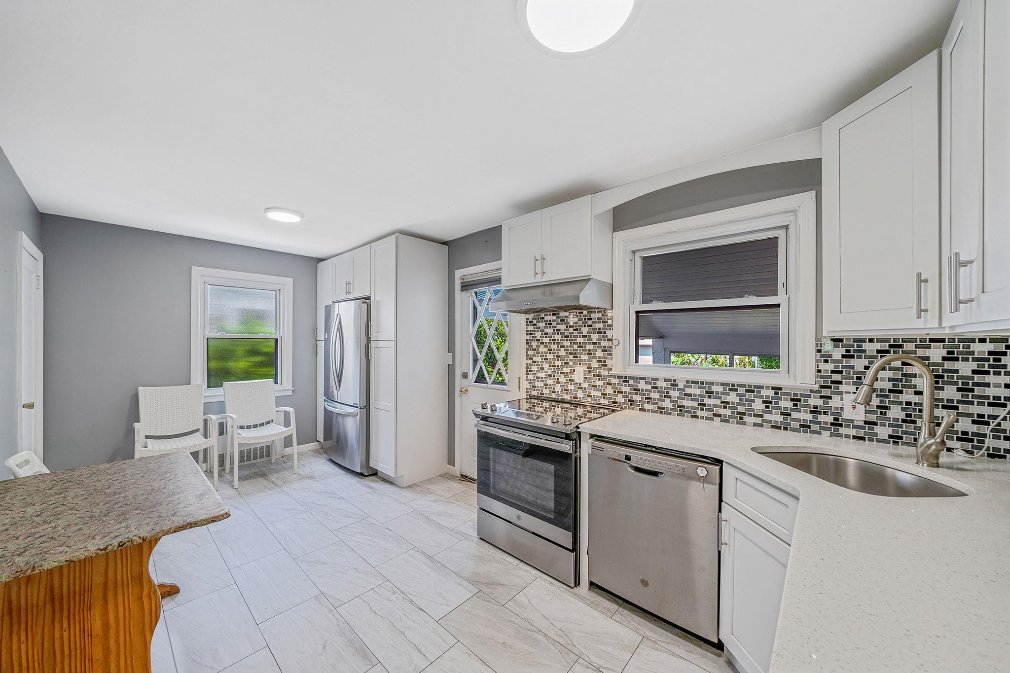 #4 photo, 859 Franklin Avenue, Valley Stream , NY 11580