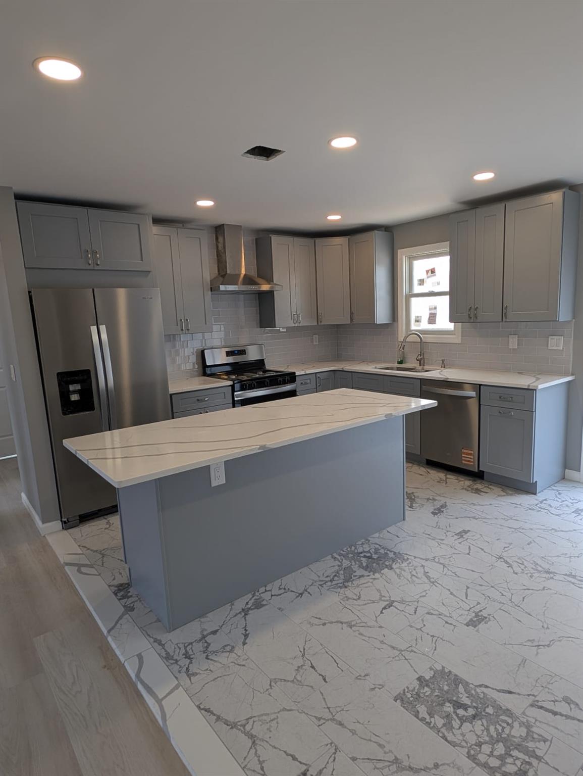 #1 photo, 5 Beaulieu Court, Islip , NY 11706