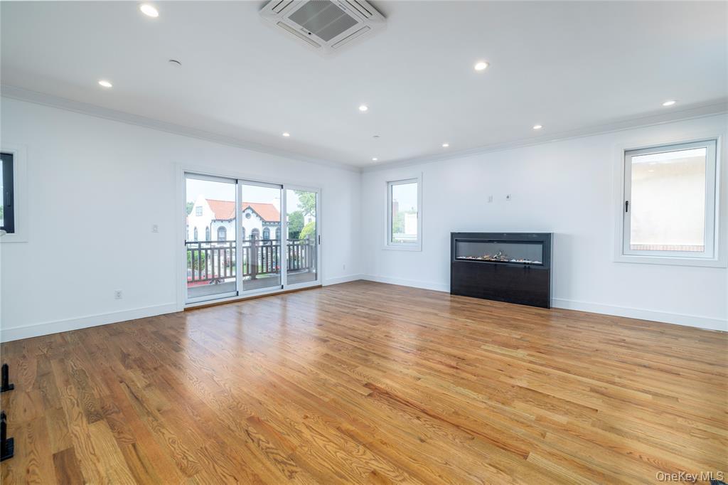 #12 photo, 622 W Penn Street, ナッソー郡 Long Beach , NY 11561