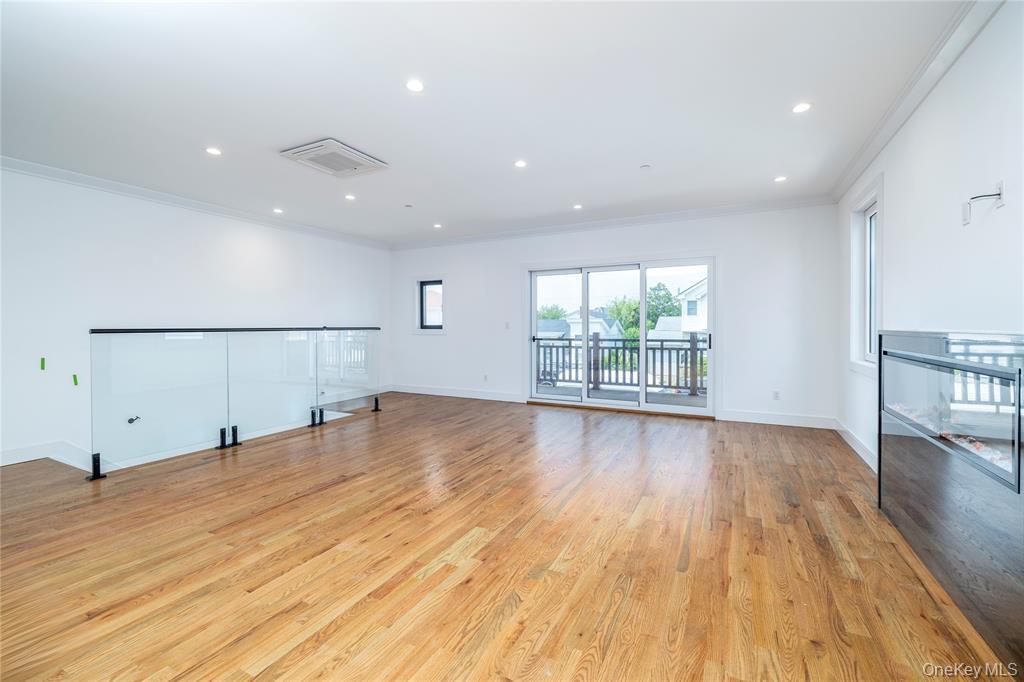 #13 photo, 622 W Penn Street, ナッソー郡 Long Beach , NY 11561