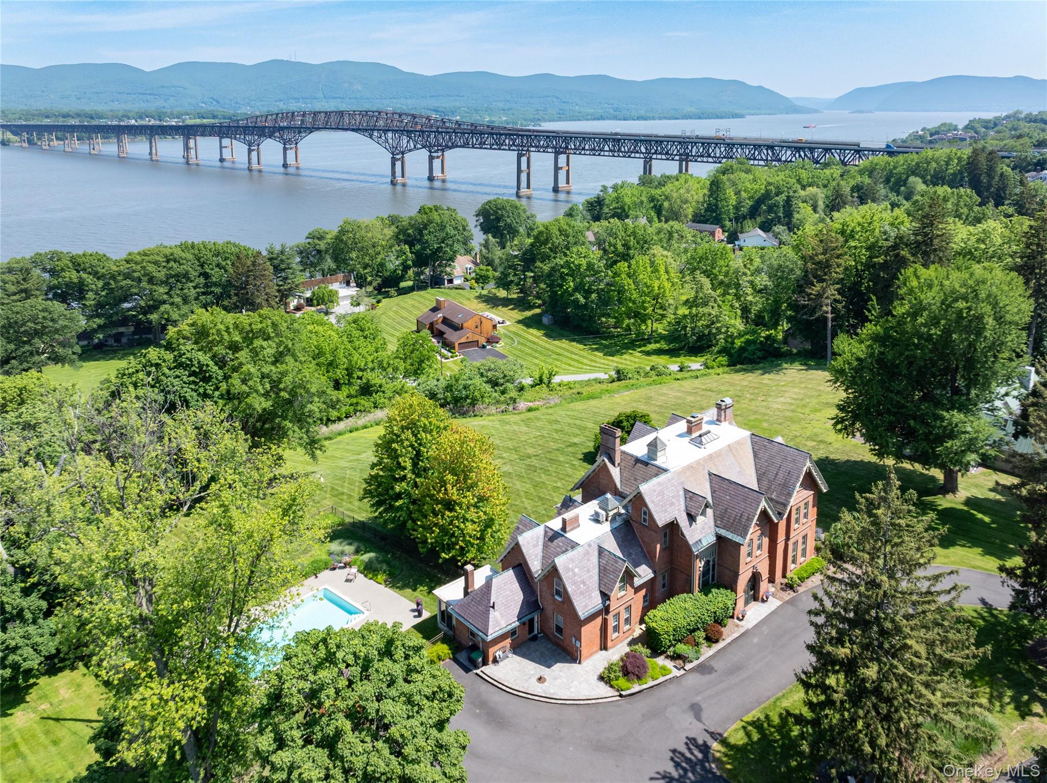 #1 photo, 560 Grand Avenue, Balmville , NY 12550