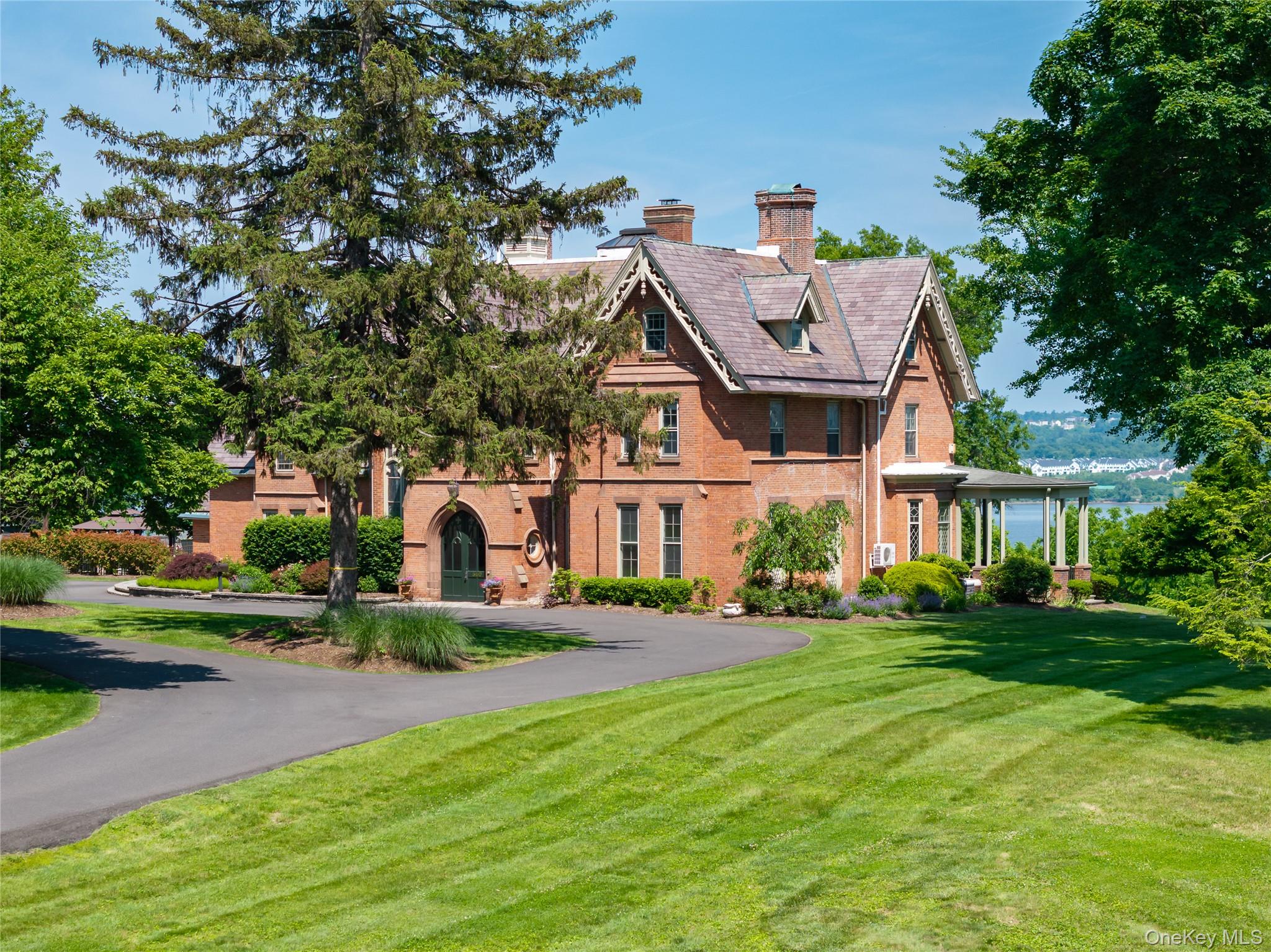 #2 photo, 560 Grand Avenue, Balmville , NY 12550